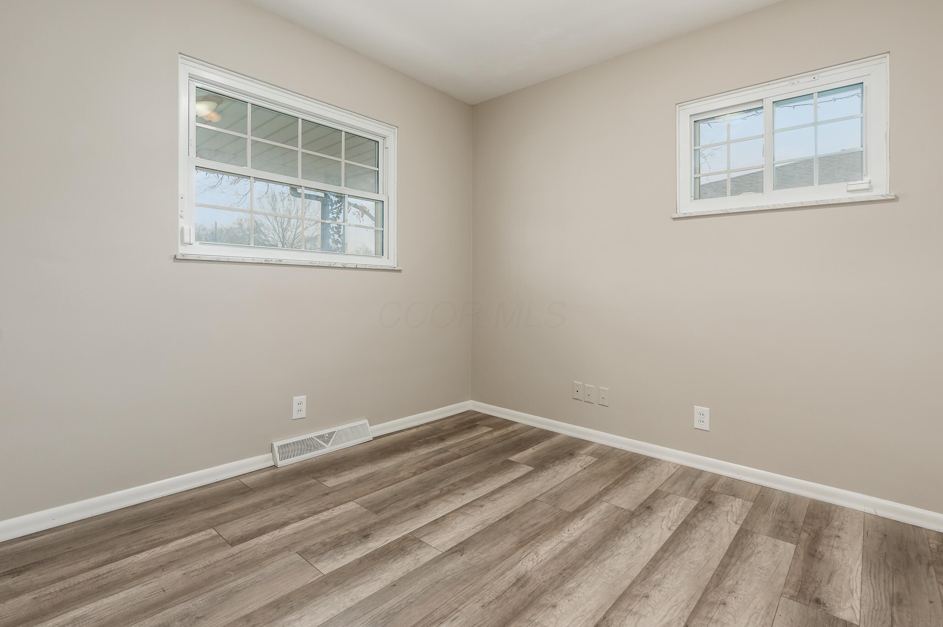 1086 Wiltshire Road Property Photo 20