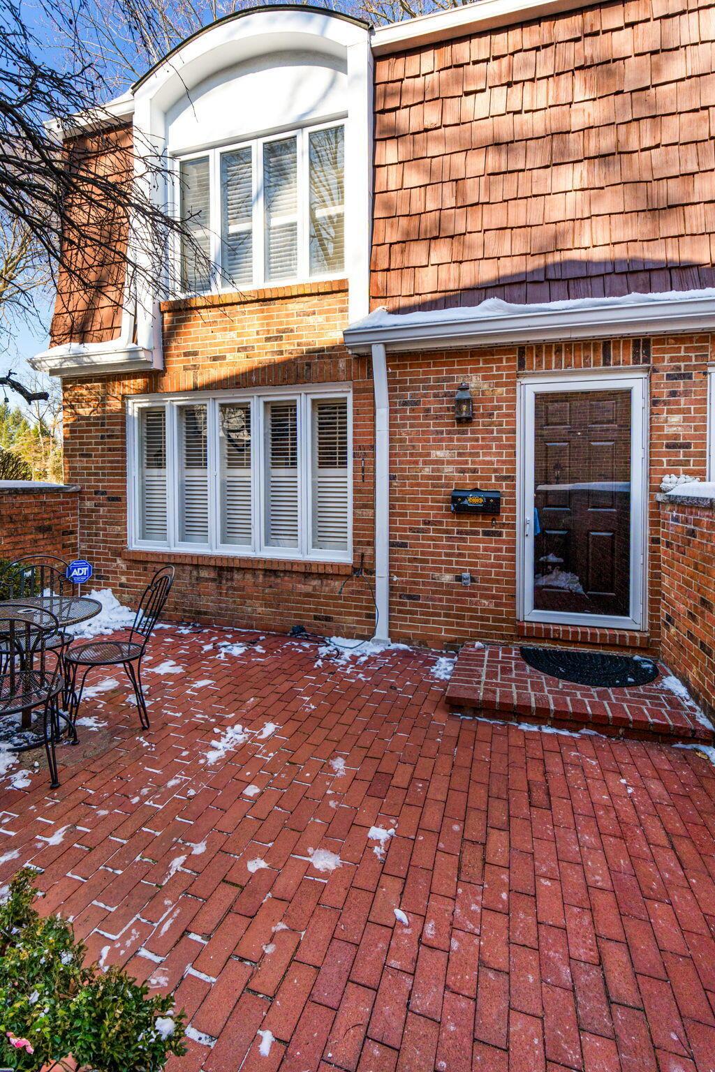 108 E Dublin Granville Road, F Property Photo 1