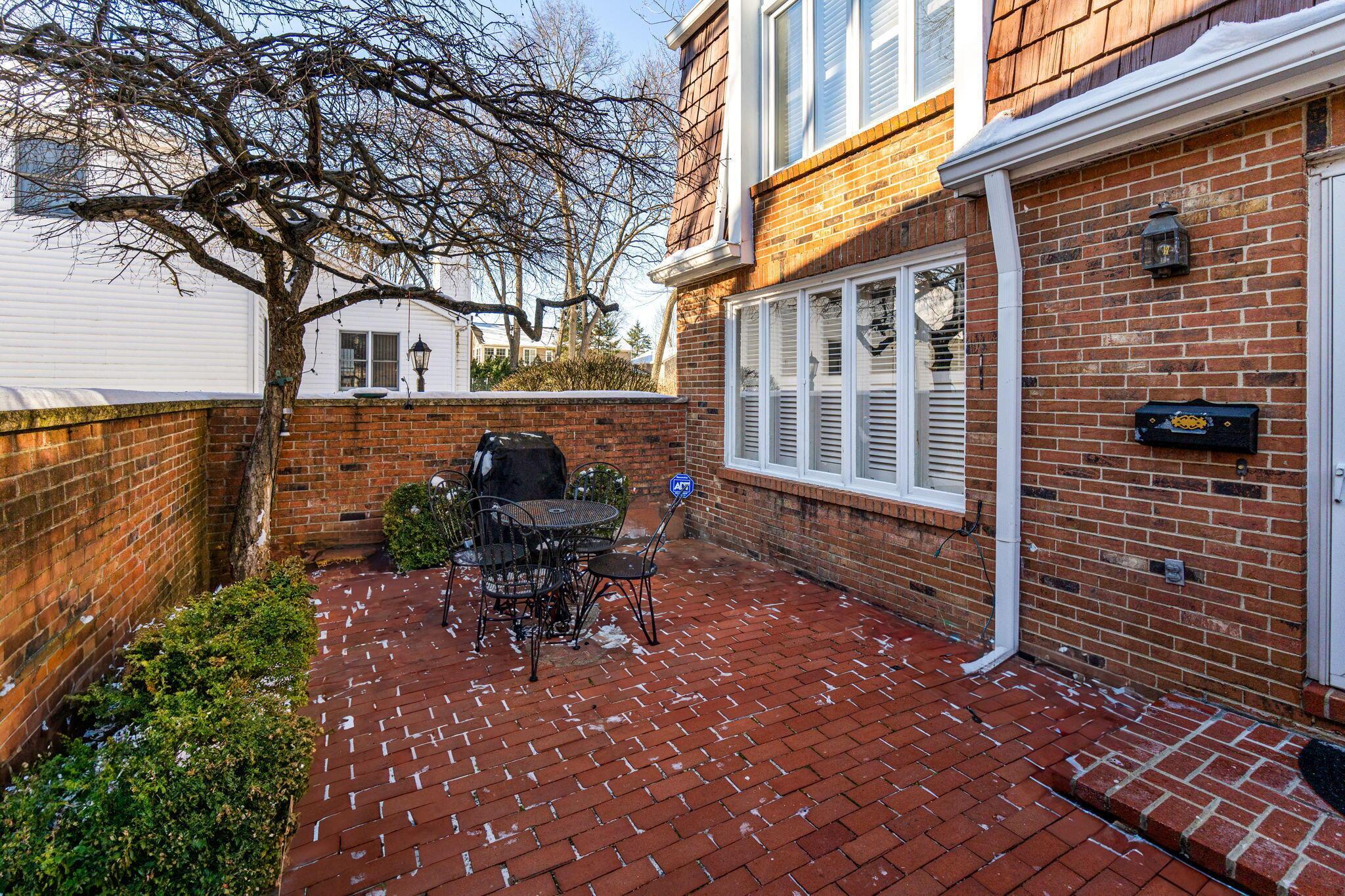 108 E Dublin Granville Road, F Property Photo 2
