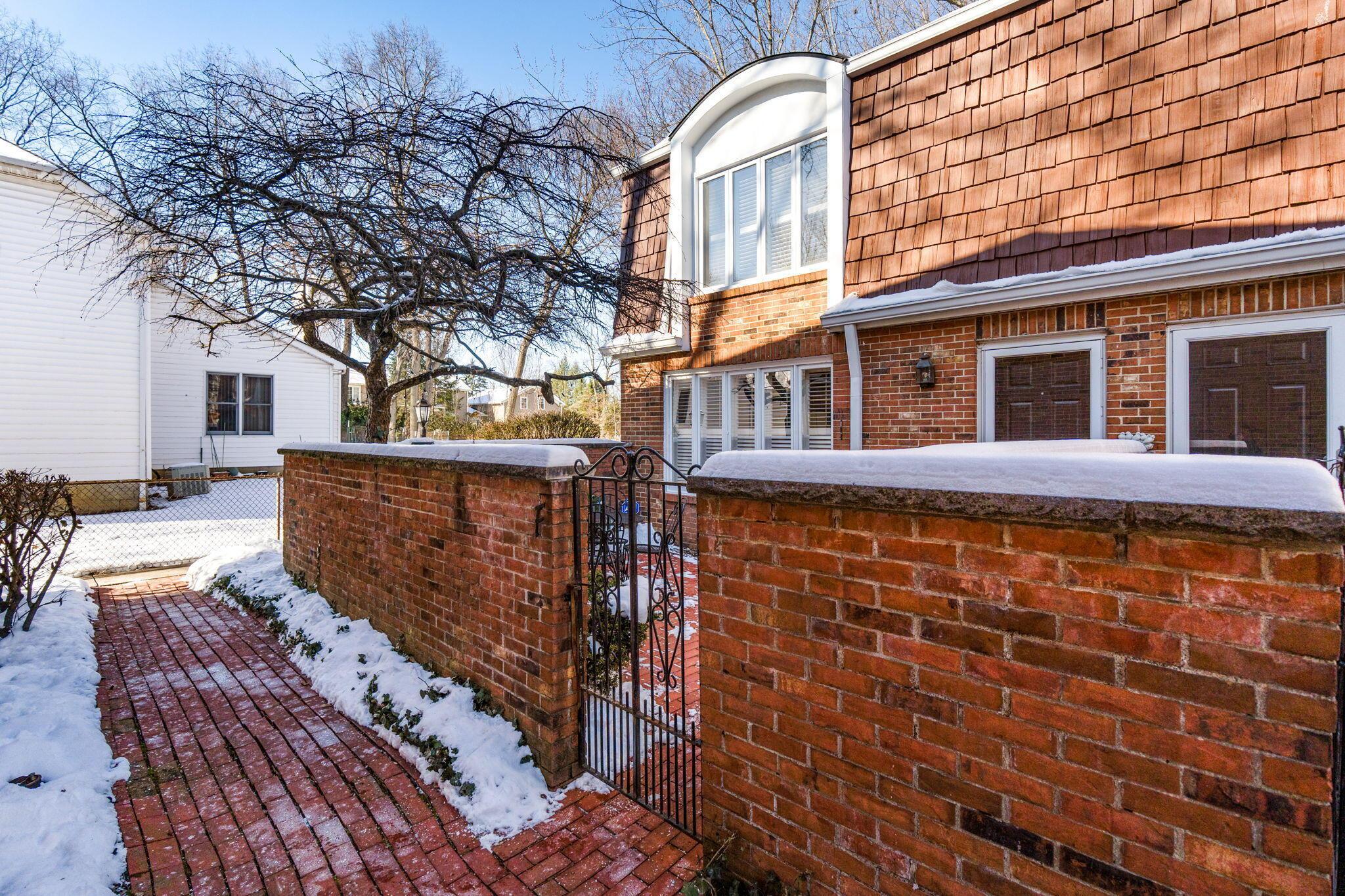 108 E Dublin Granville Road, F Property Photo 8