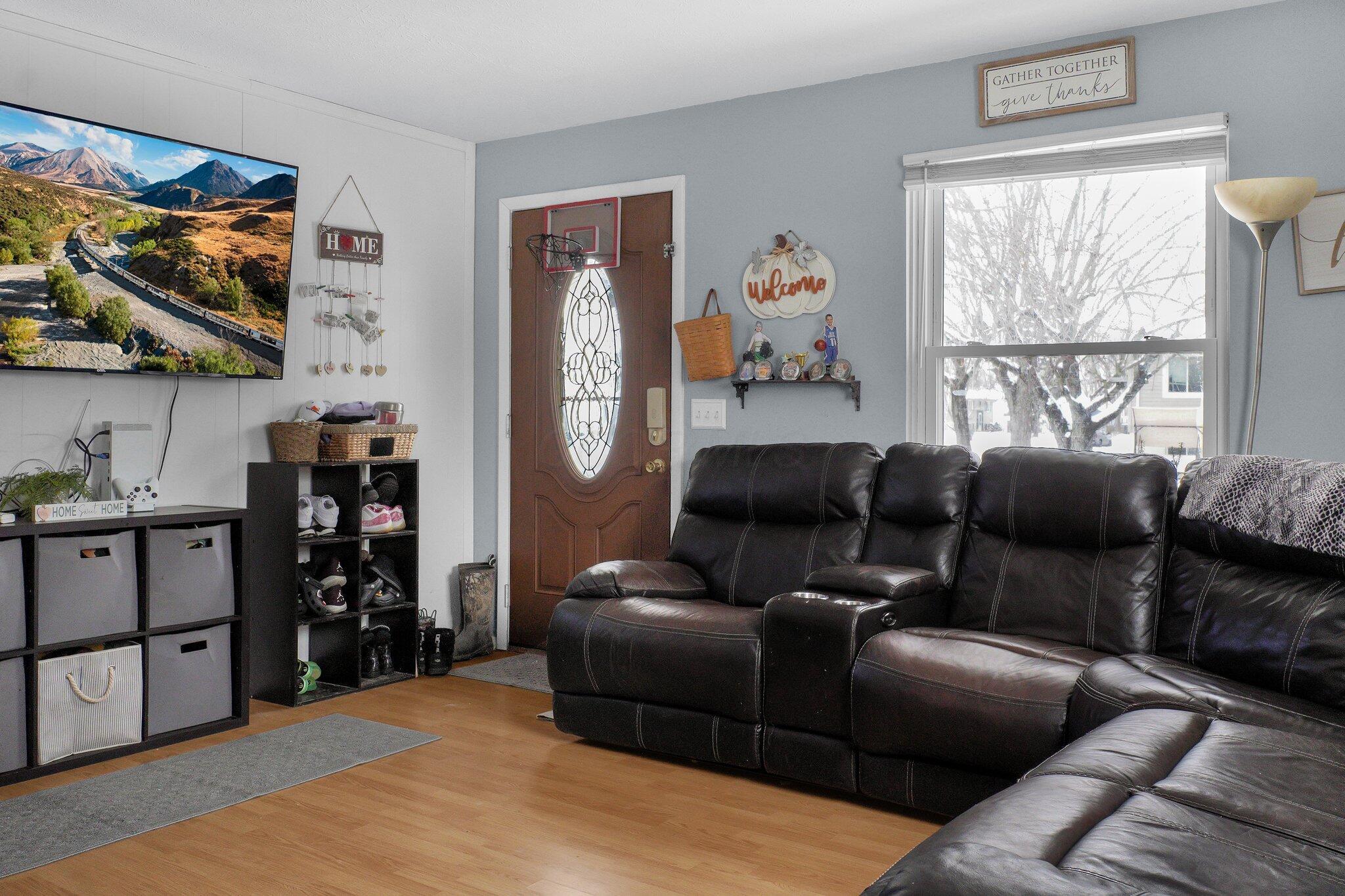 3730 S Champion Avenue Property Photo 6