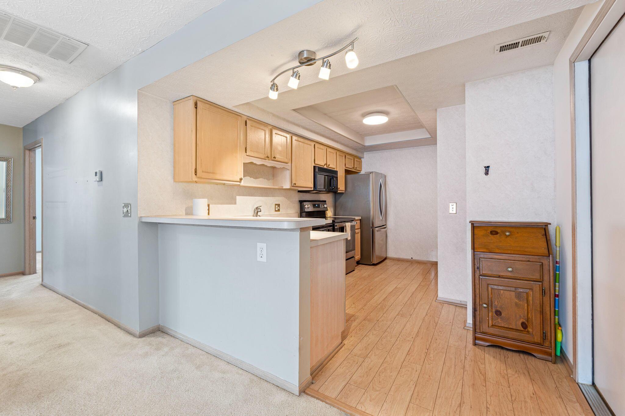 5806 Willow Lake Drive Property Photo 10