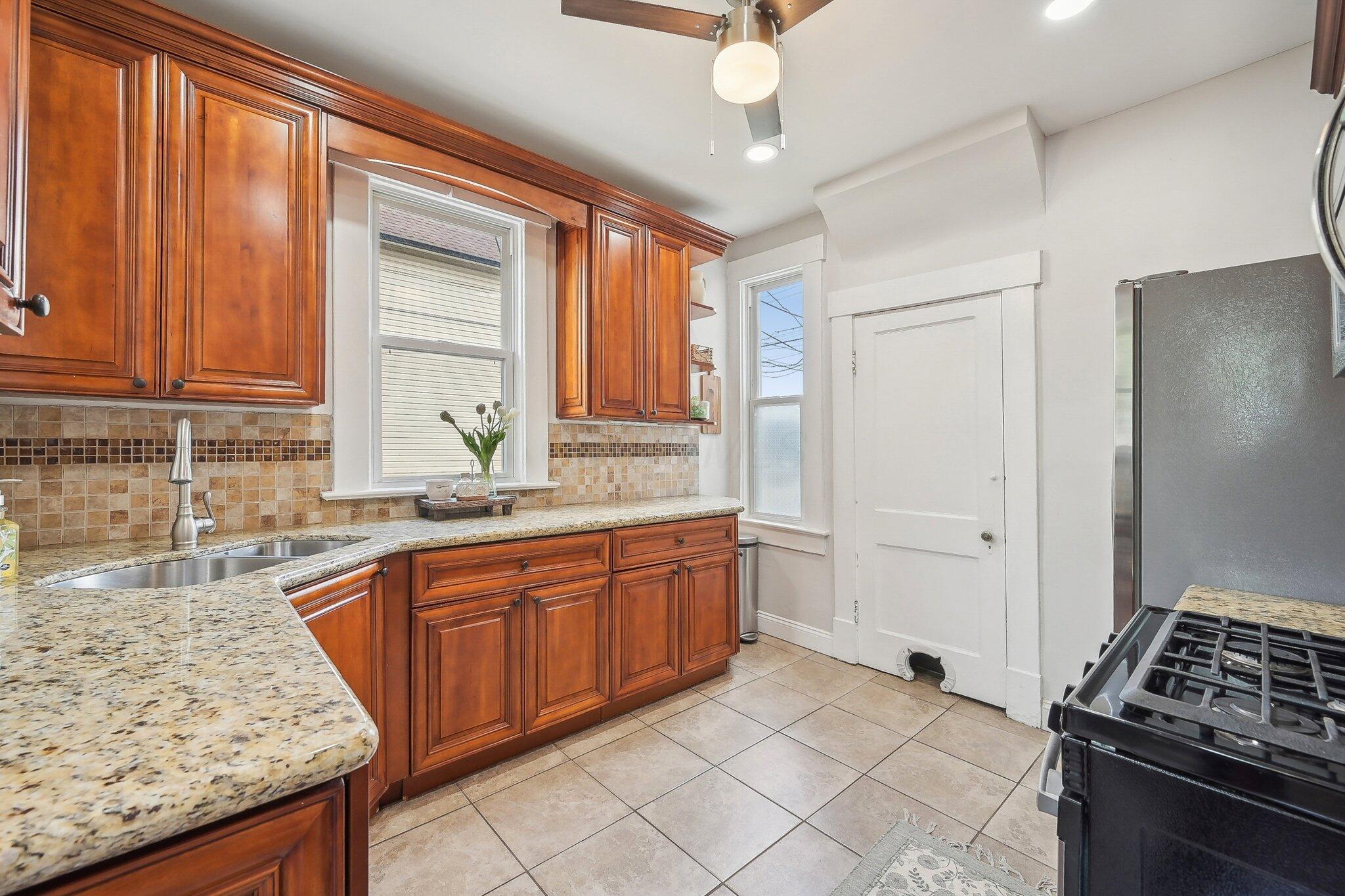 480 Siebert Street Property Photo 16