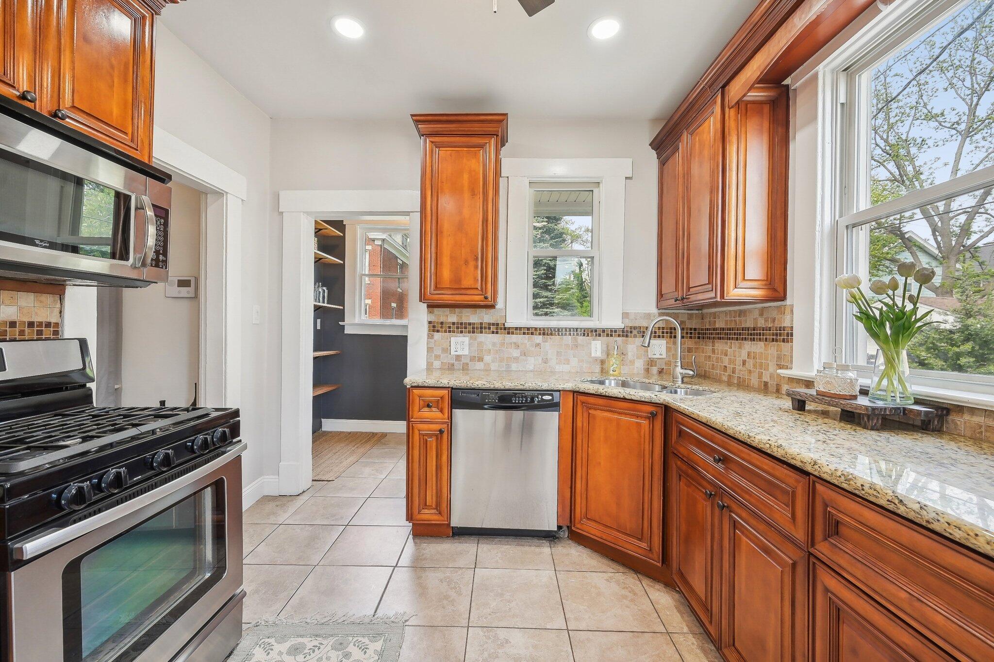 480 Siebert Street Property Photo 17