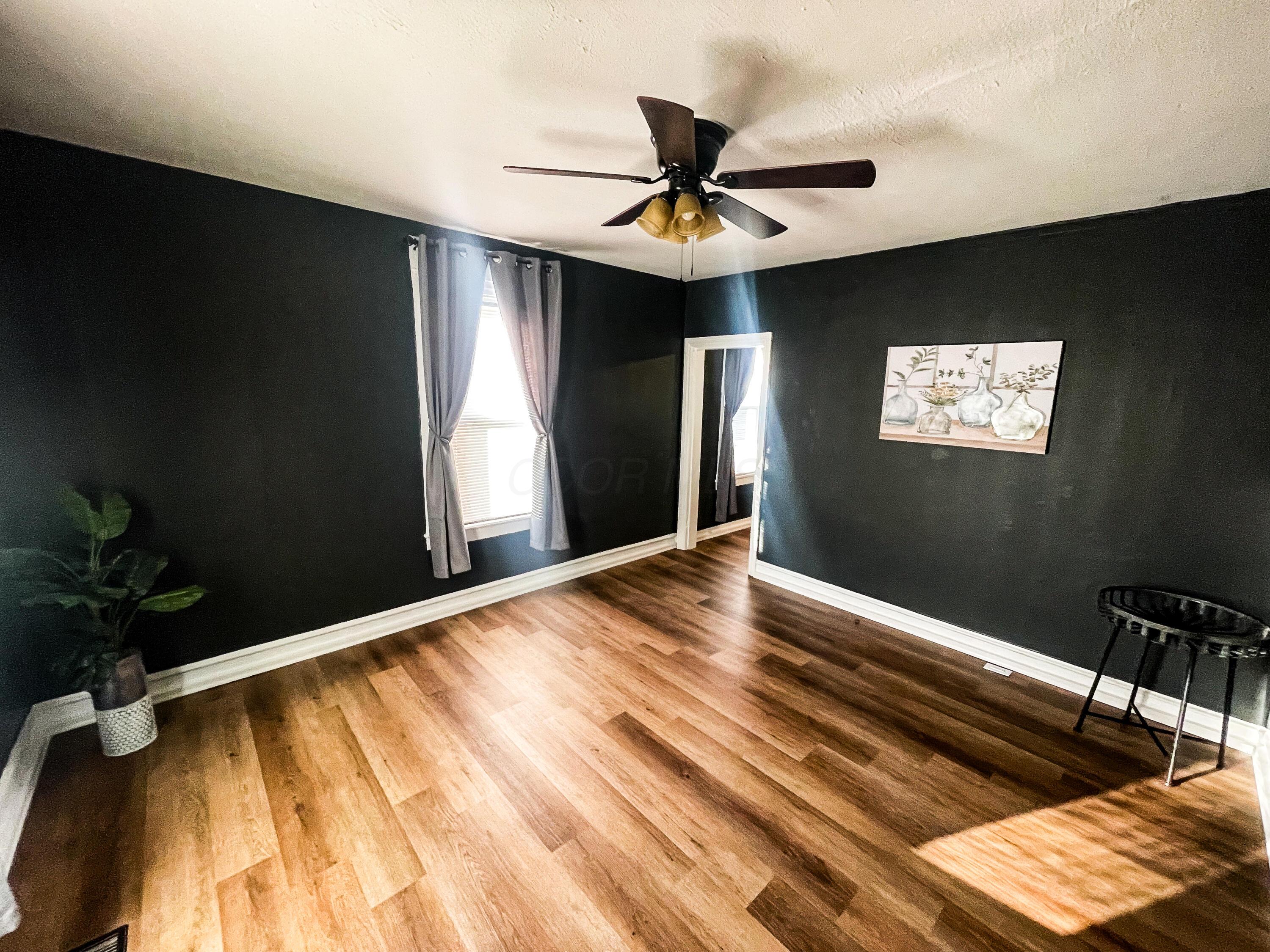 132 W Mill Street Property Photo 3