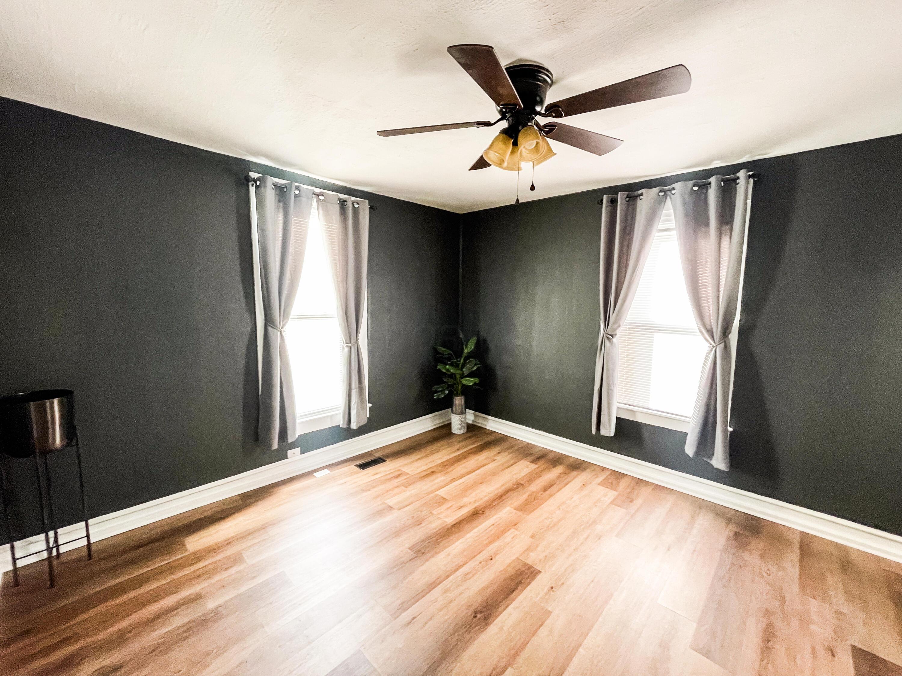 132 W Mill Street Property Photo 4