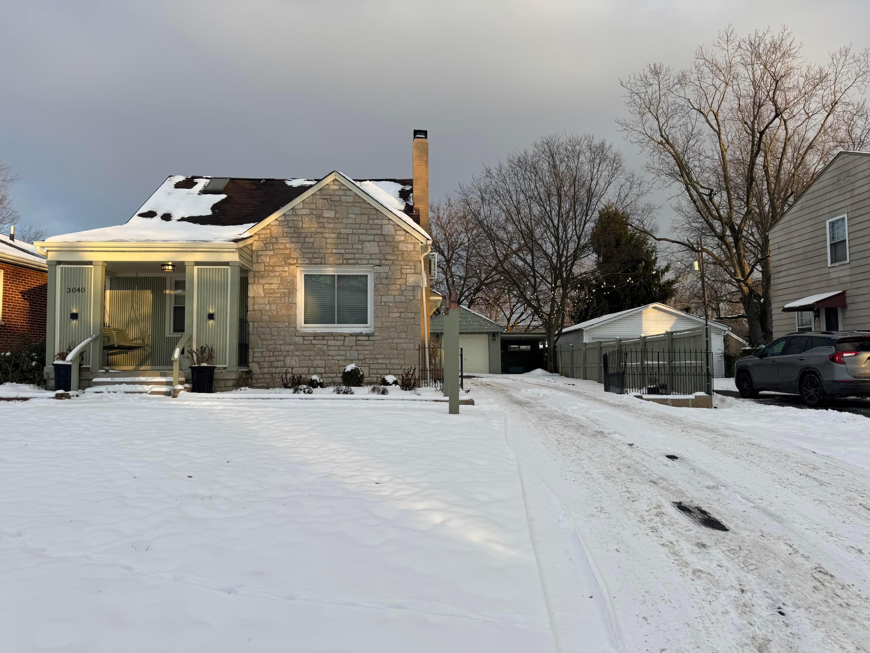 3040 Oaklawn Street Property Photo