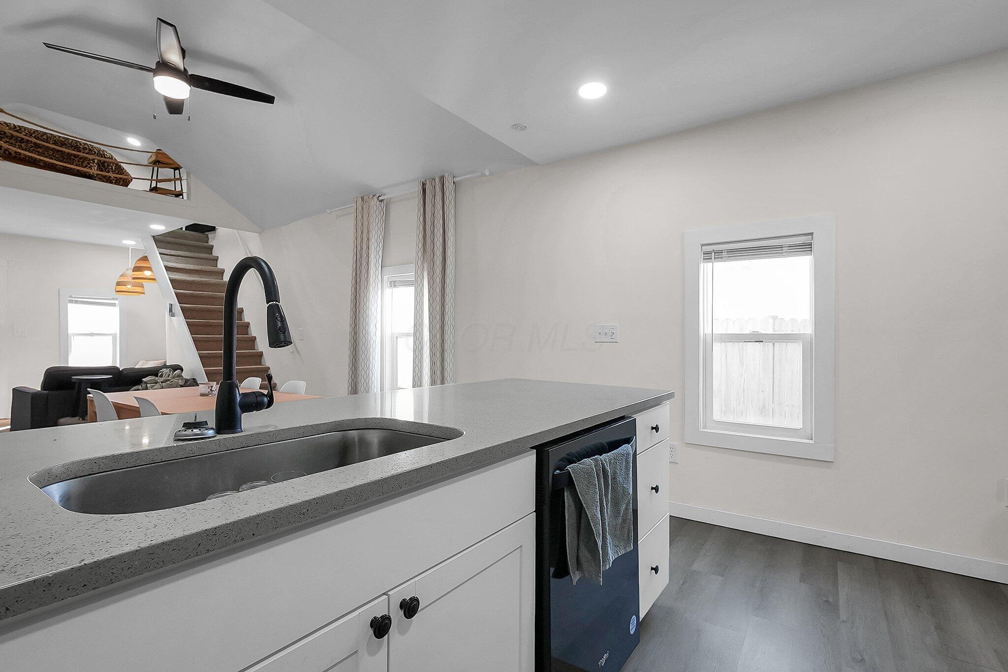 275 Hocking Avenue Property Photo 11
