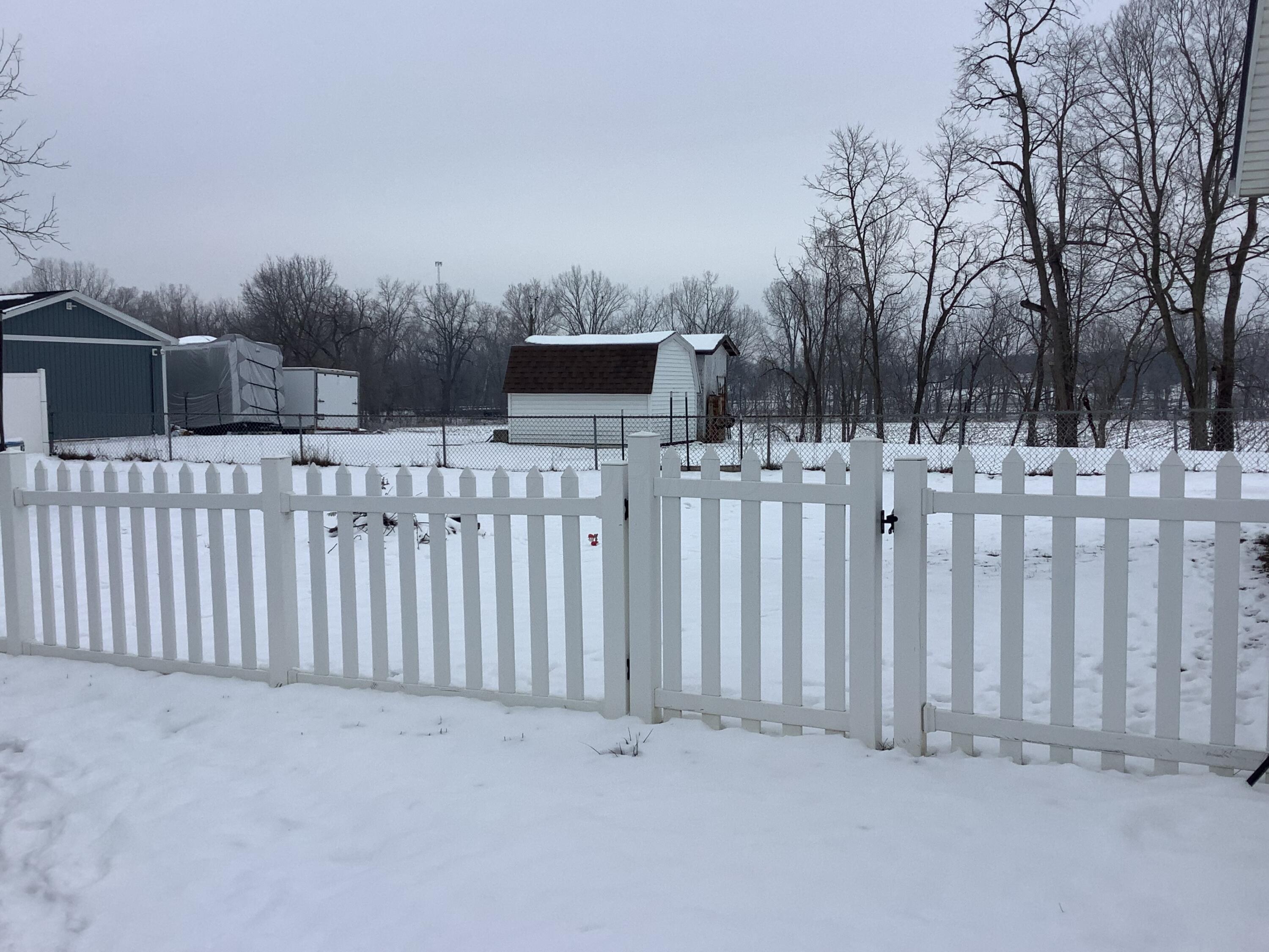 225 3rd Street Property Photo 18