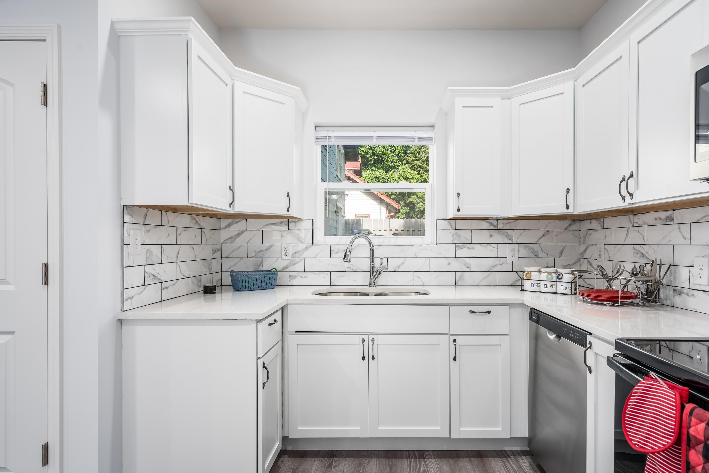 2285 Ridgeway Avenue Property Photo 12