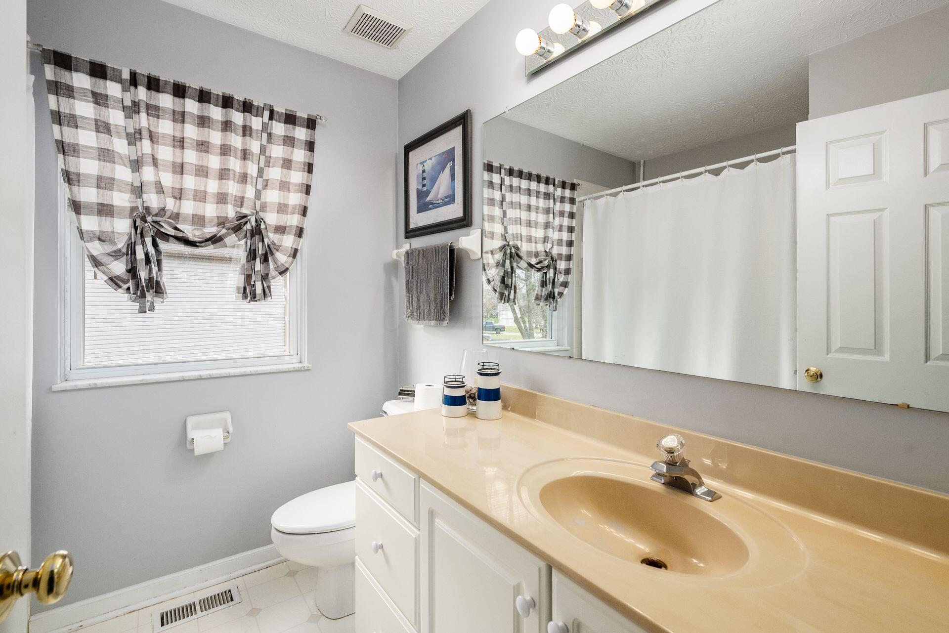 1018 Greythorne Place Property Photo 42
