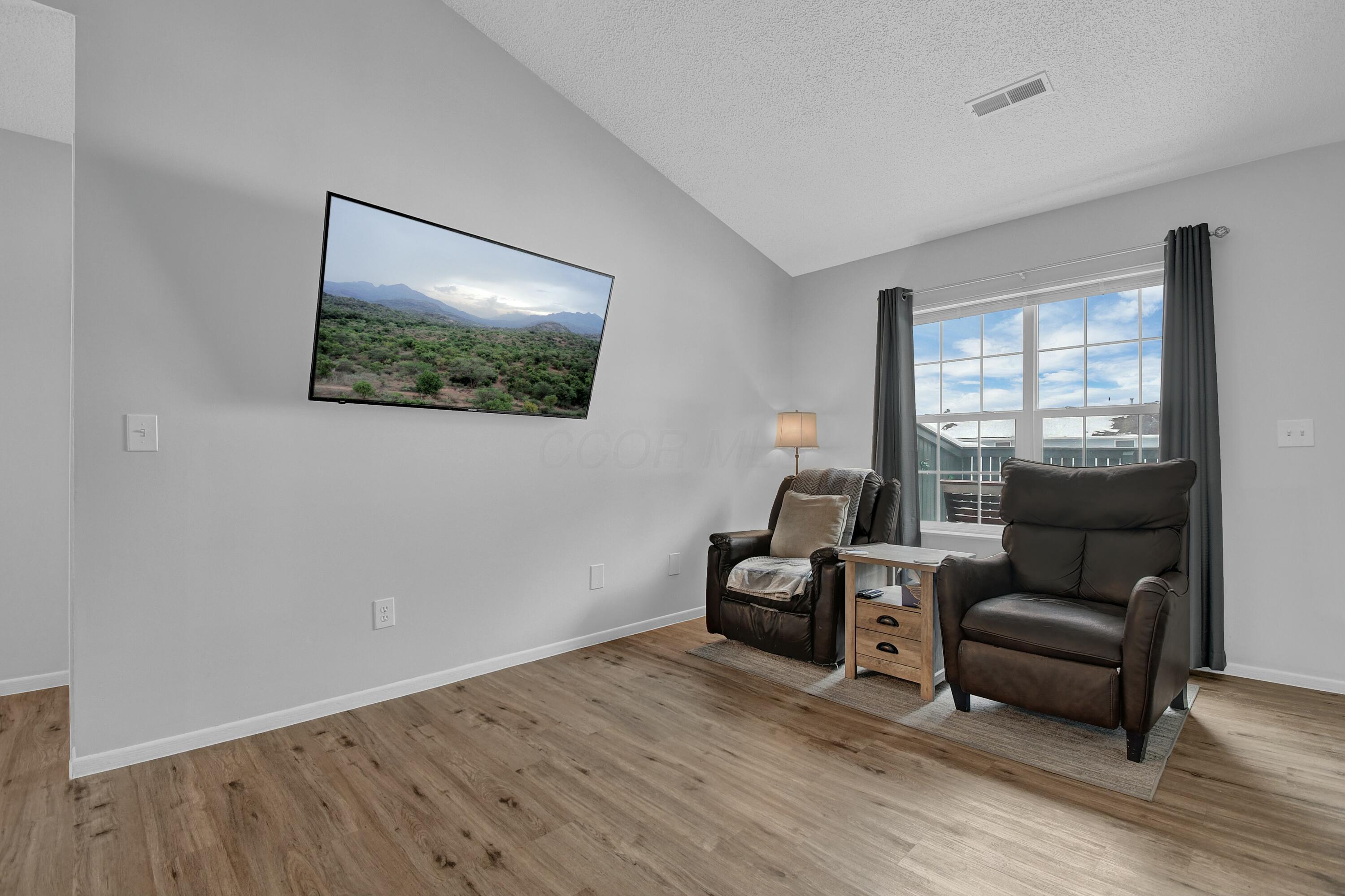 1007 Kingsbury Court Property Photo 5