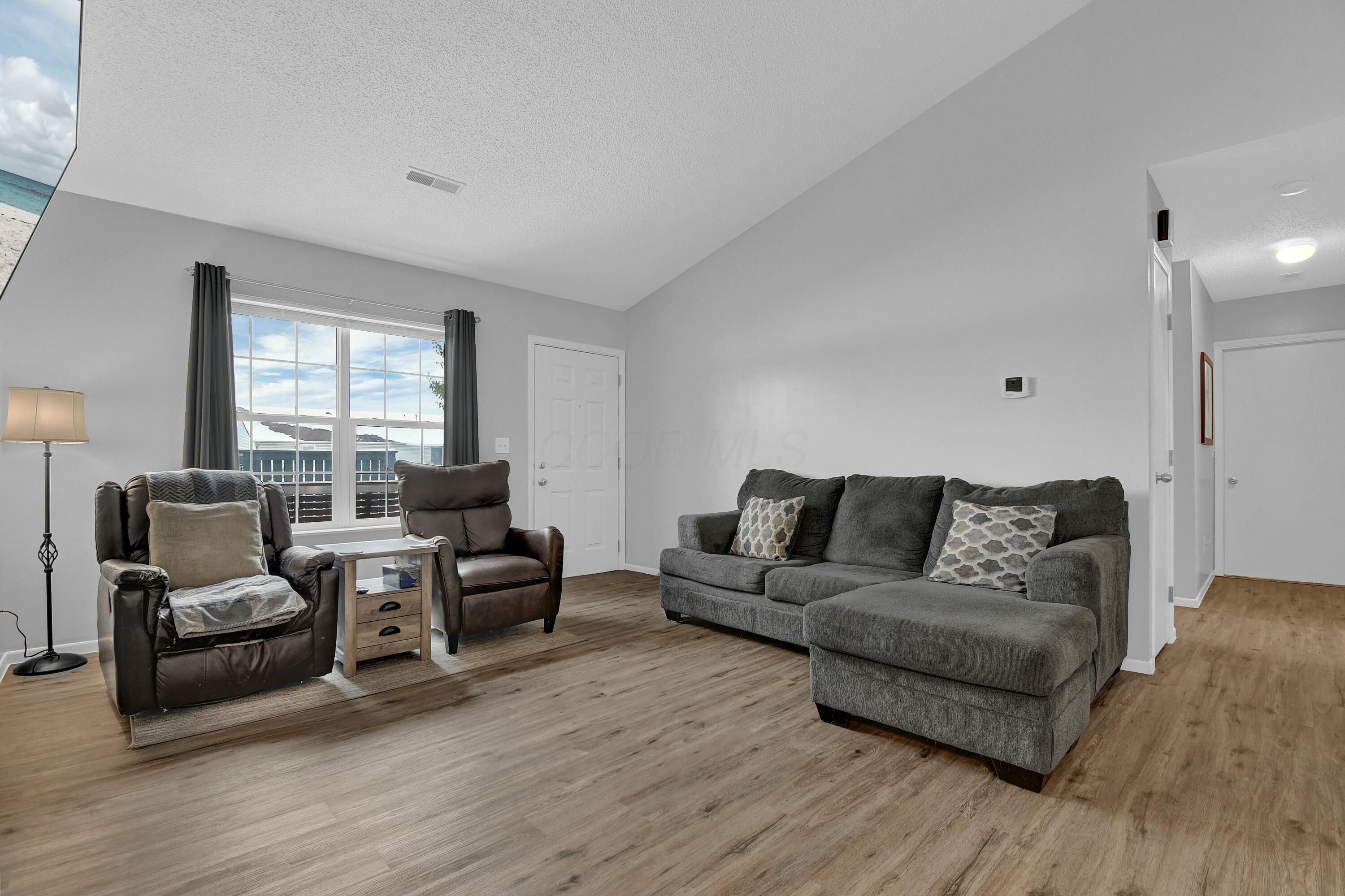 1007 Kingsbury Court Property Photo 7