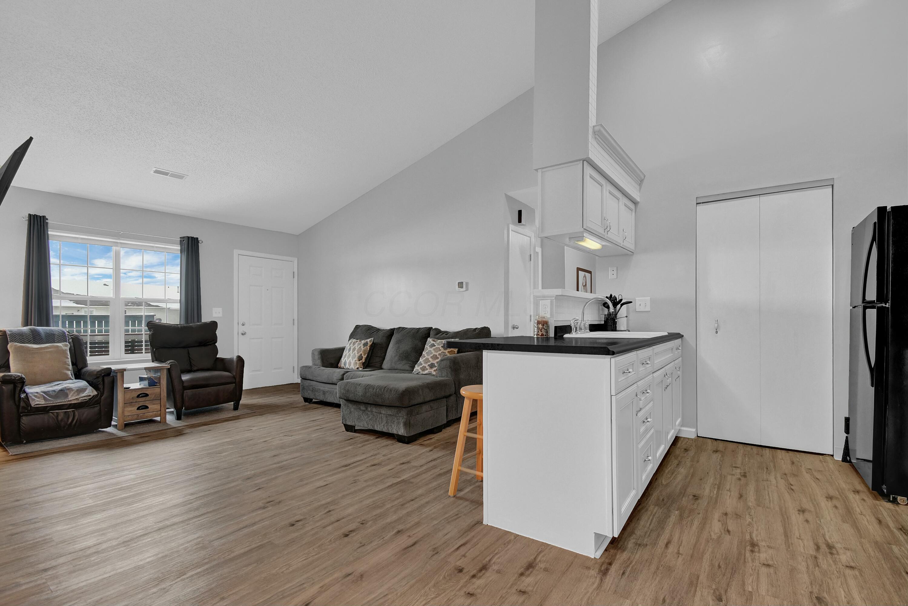 1007 Kingsbury Court Property Photo 9