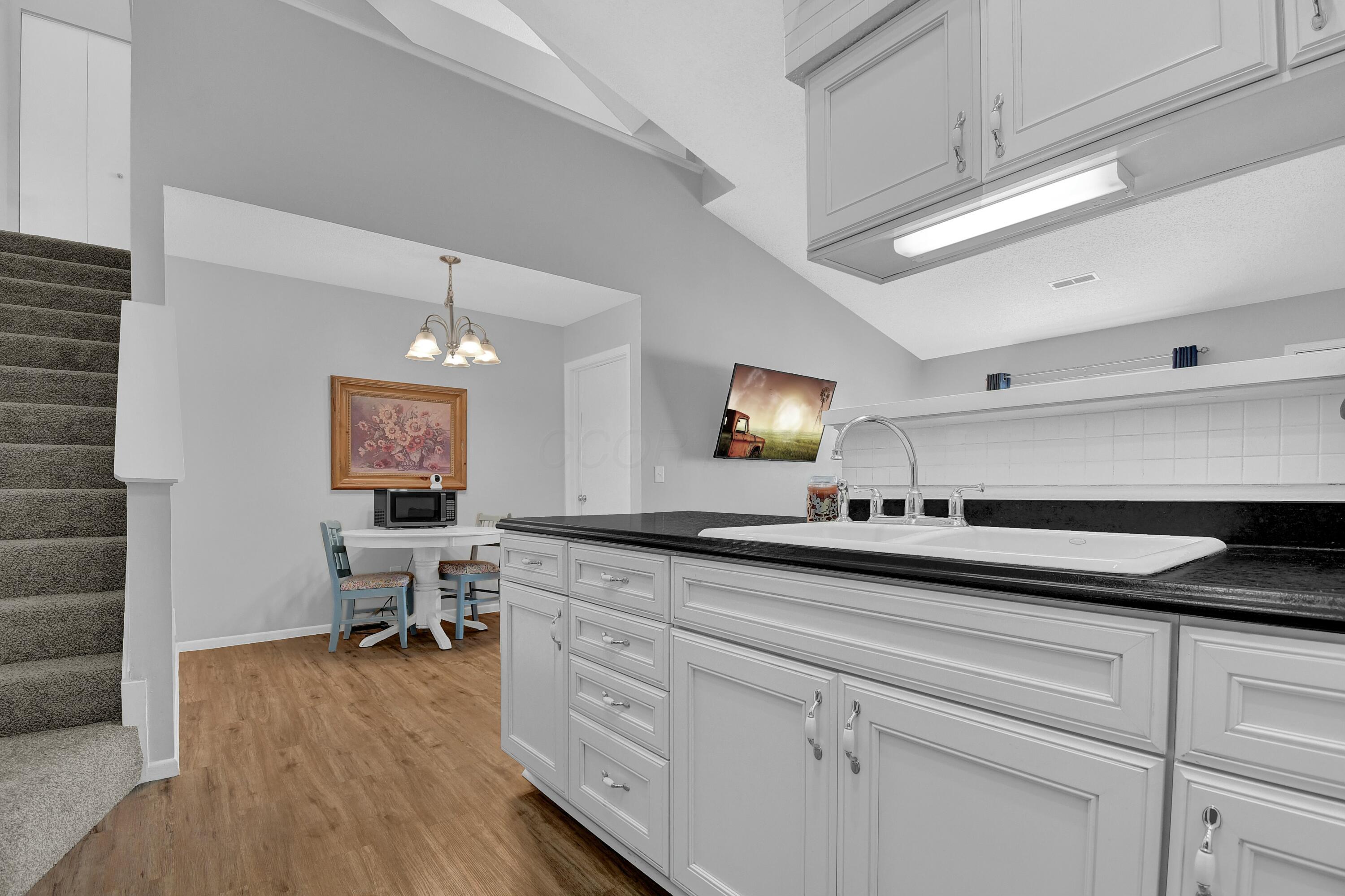 1007 Kingsbury Court Property Photo 10