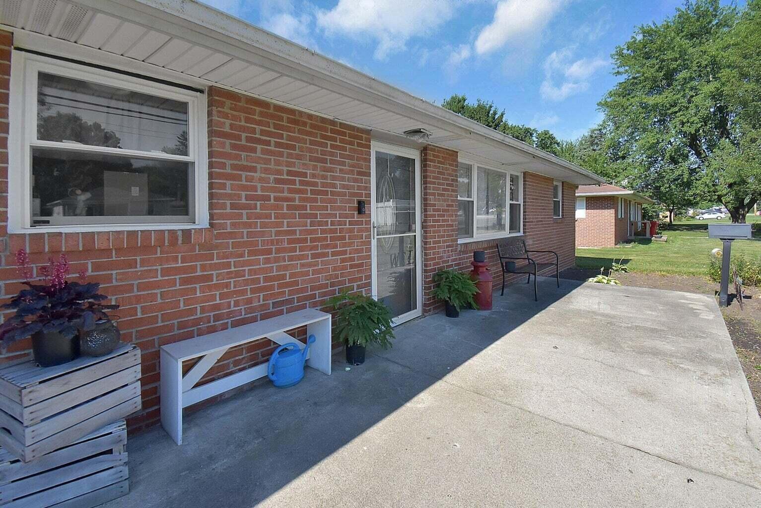 184 E Center Street Property Photo 1