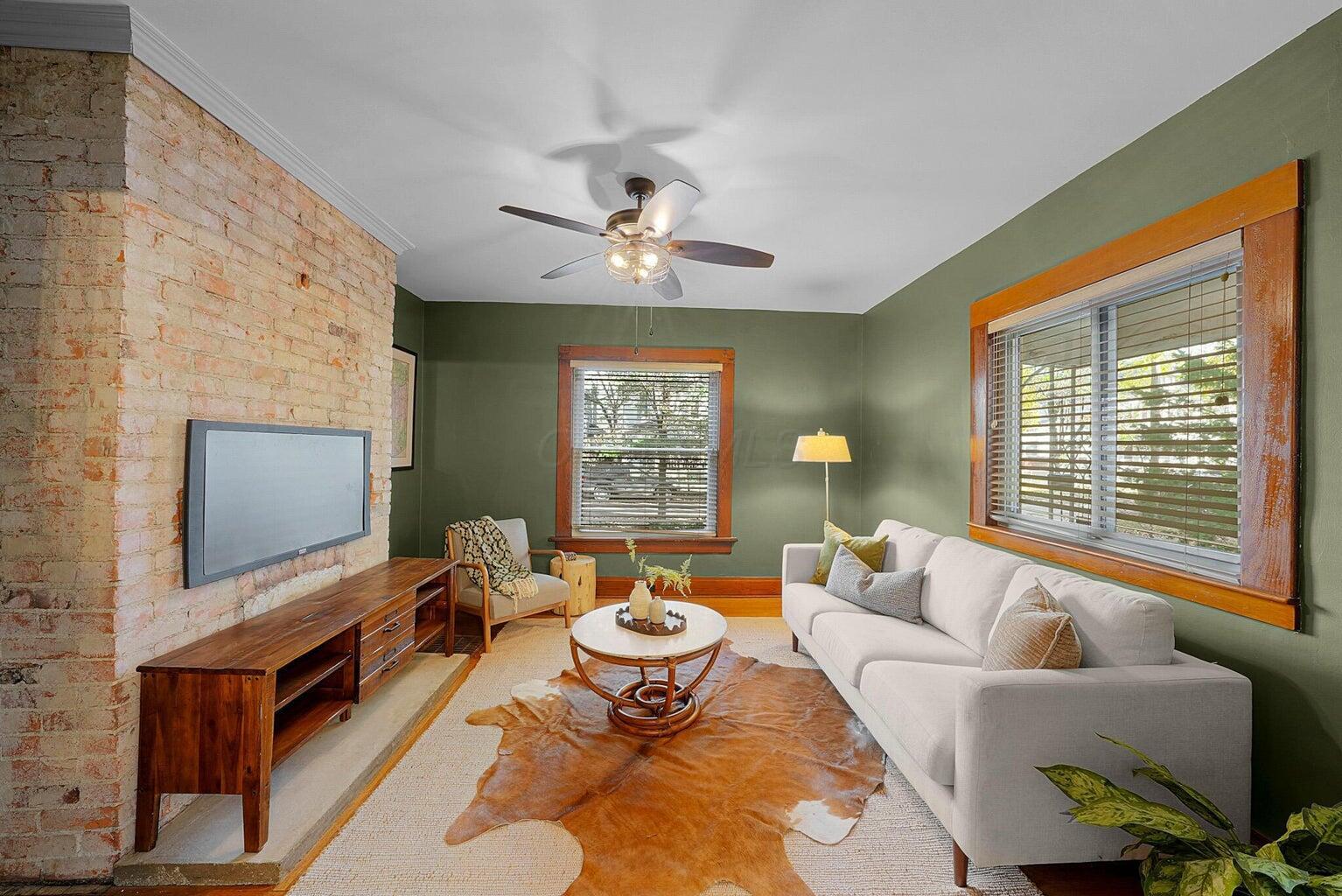 373 E Mithoff Street Property Photo 5