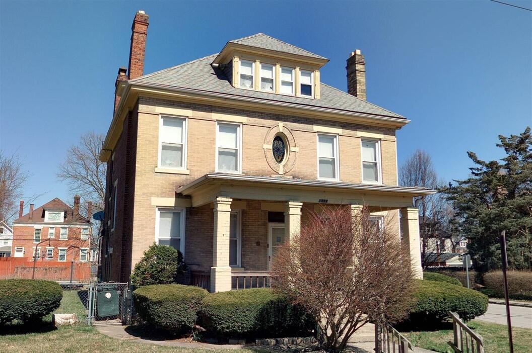 1592 Richmond Avenue Property Photo 1