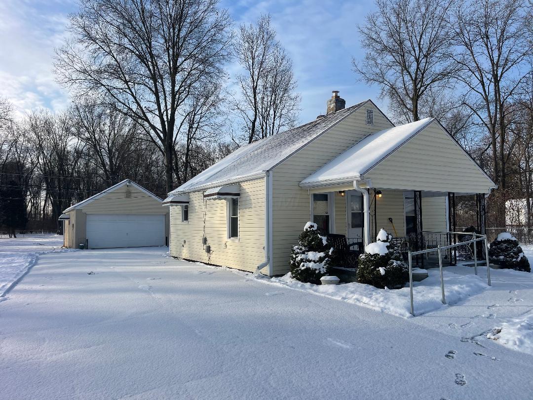 2559 Claridon Road Property Photo 4