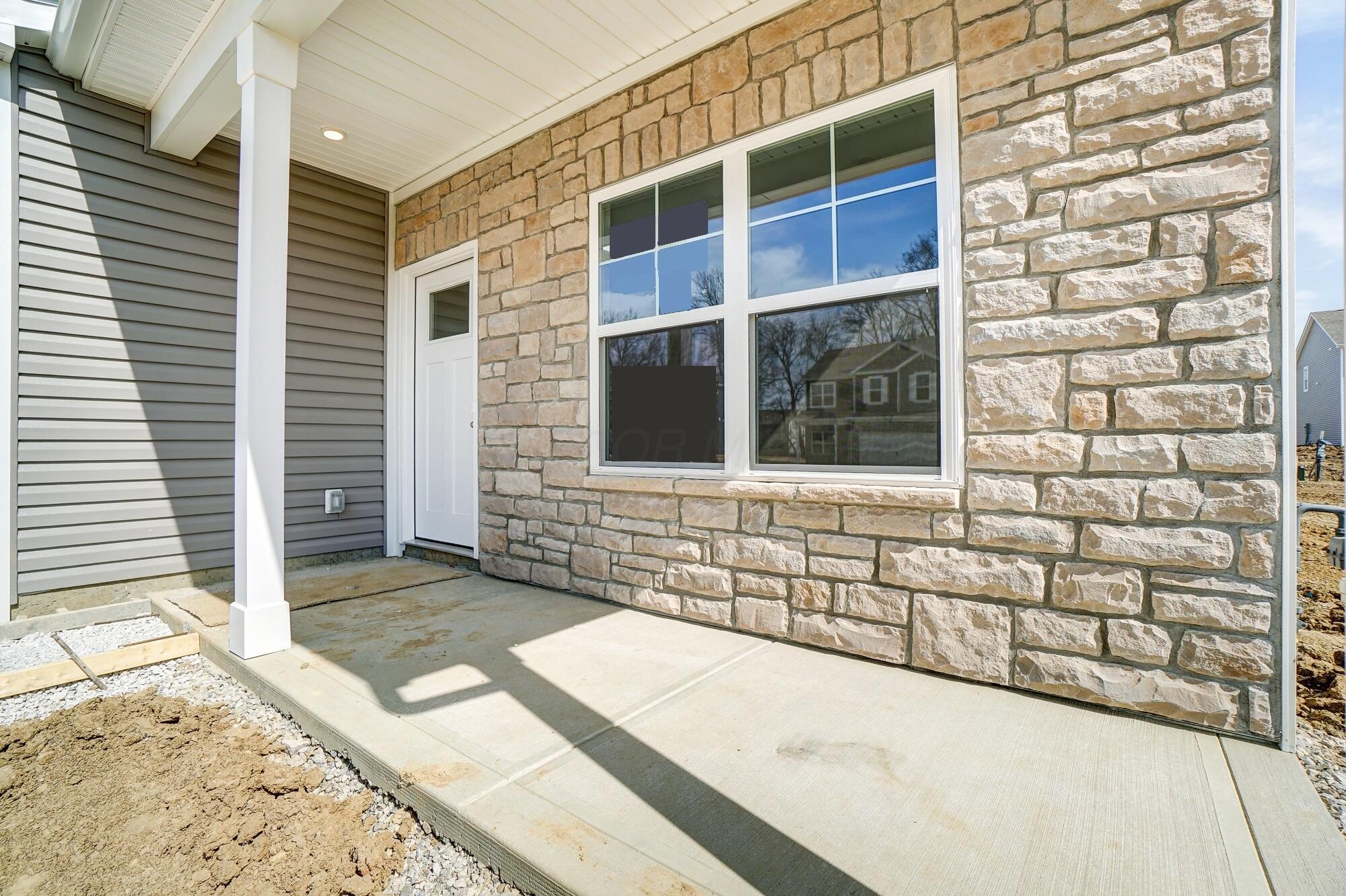 276 Sterndale Drive Property Photo 2