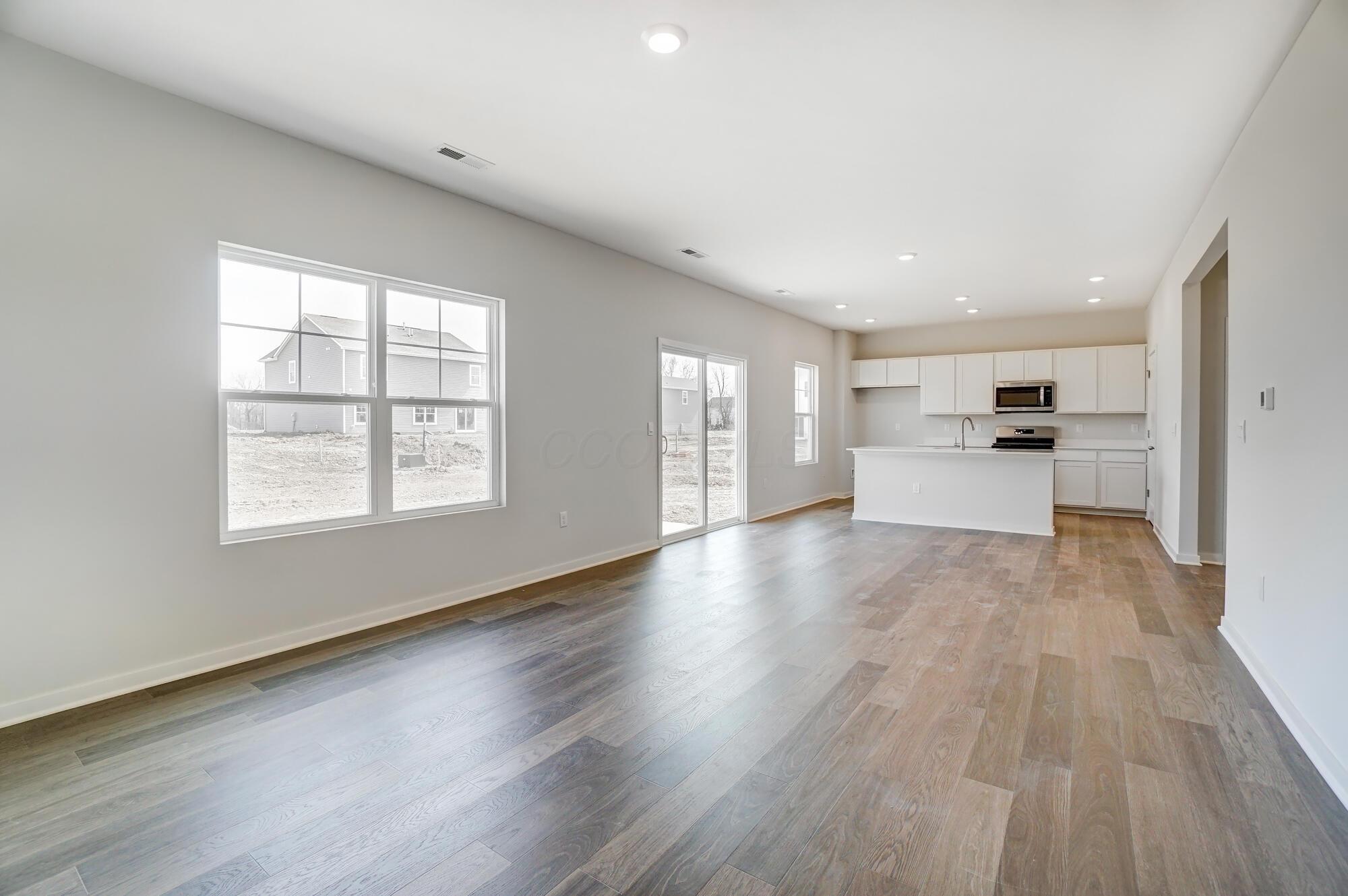 276 Sterndale Drive Property Photo 8