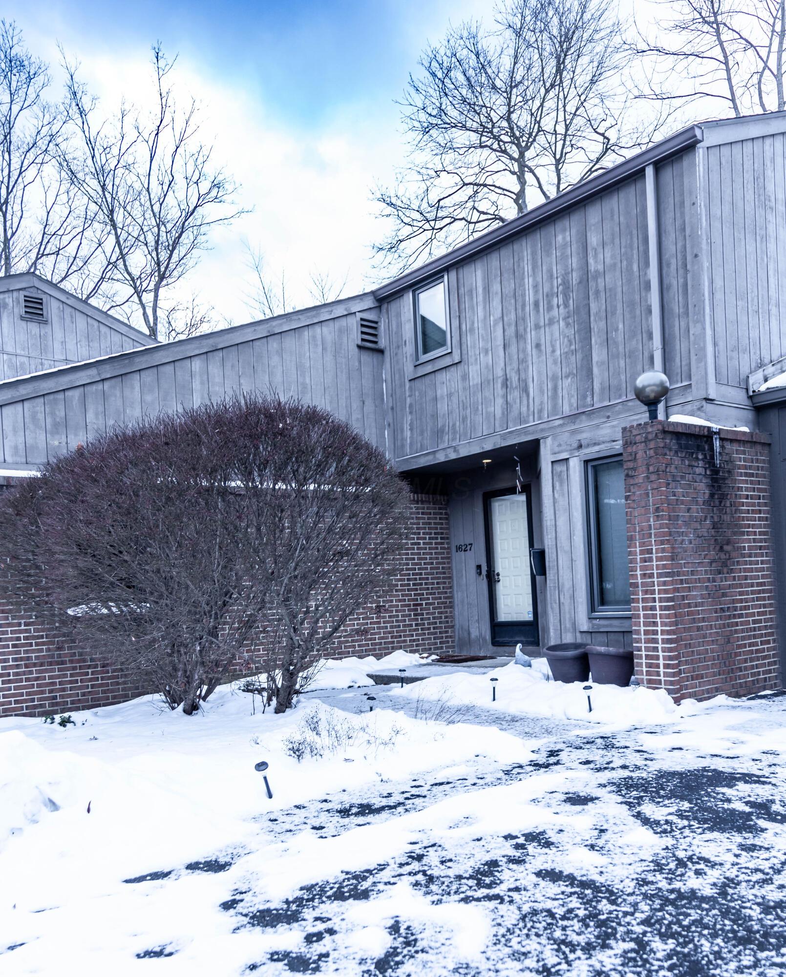 1627 Coppertree Lane Property Photo 3