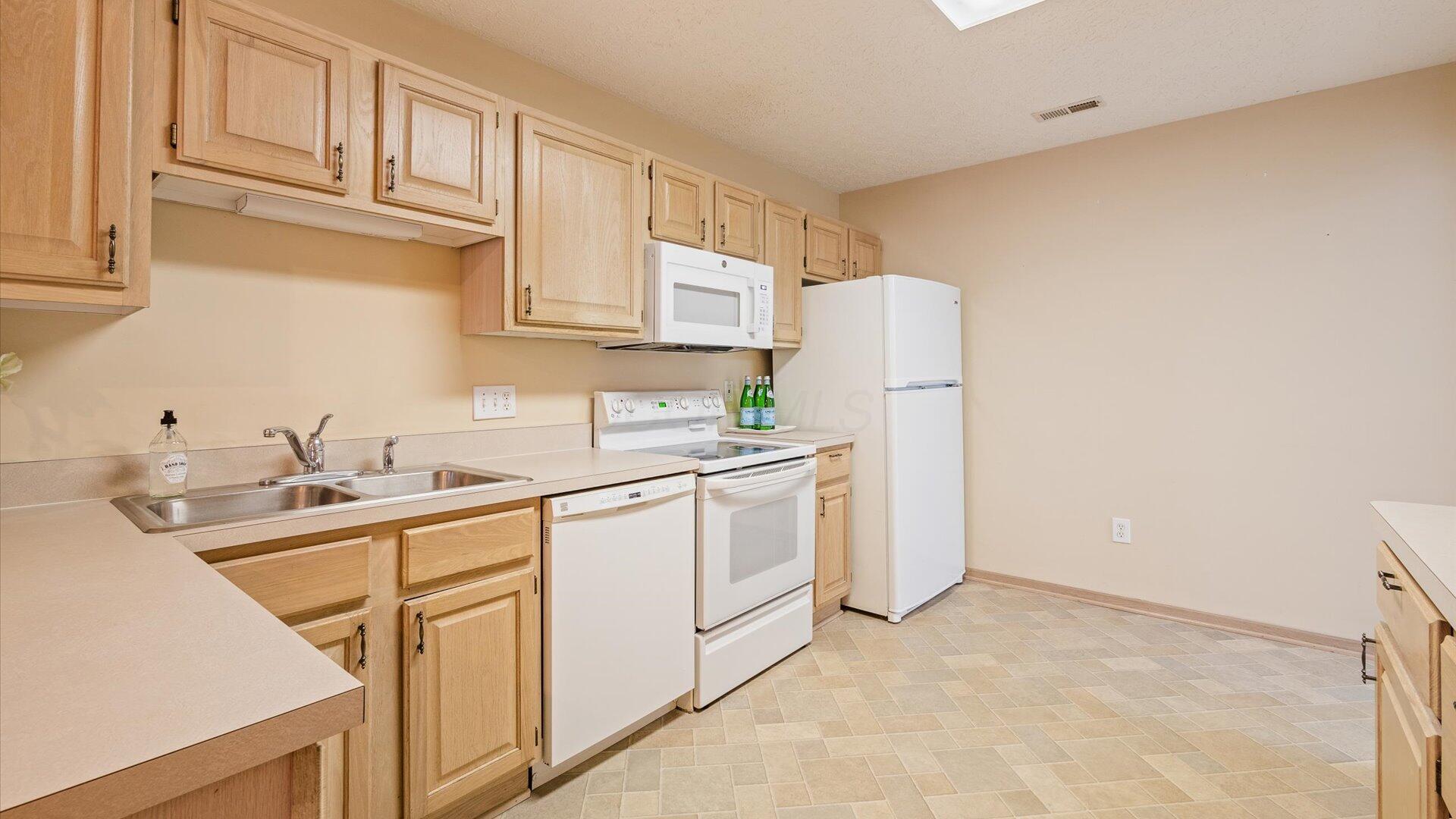 746 Windward Lane Property Photo 10