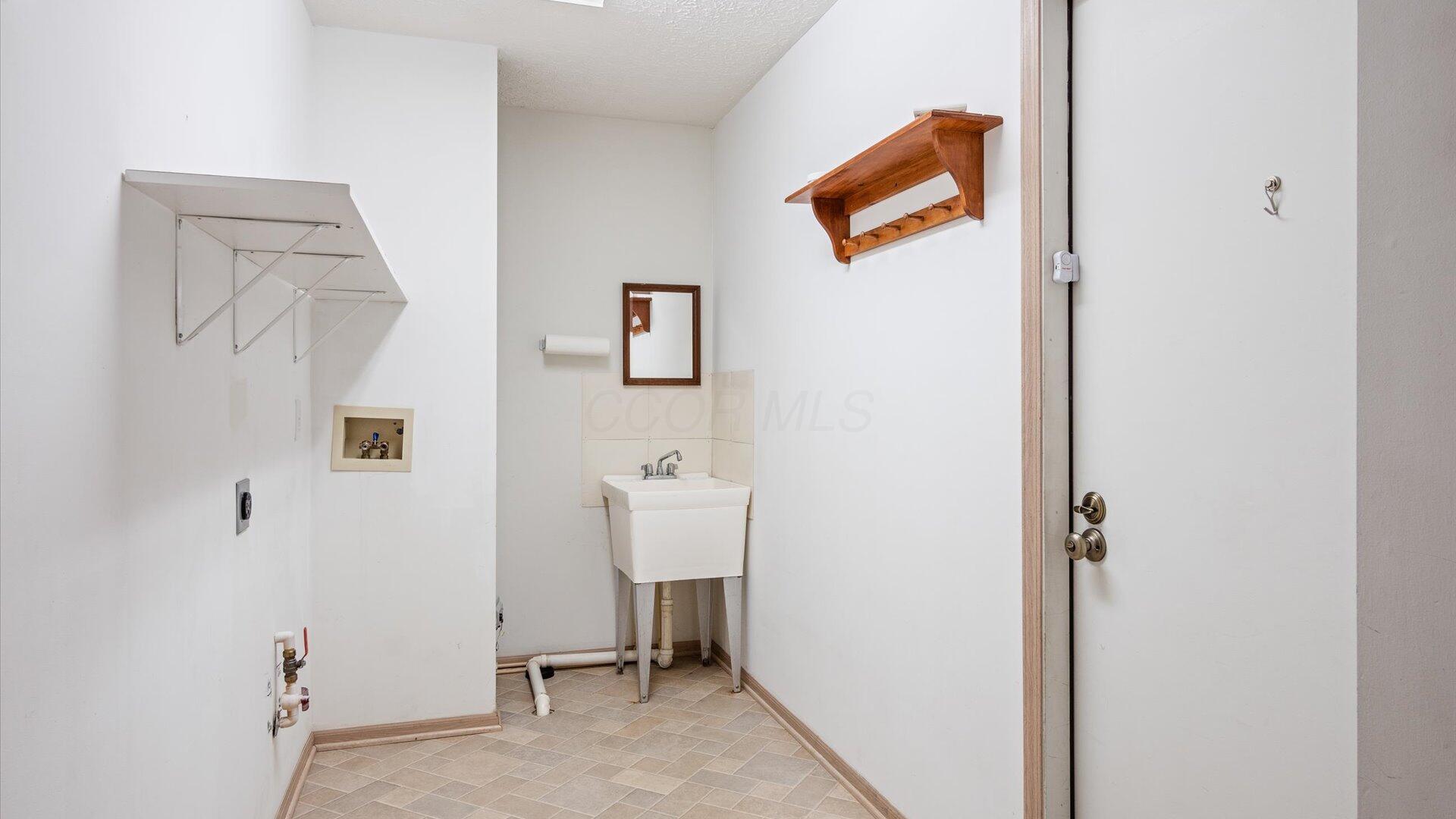 746 Windward Lane Property Photo 14