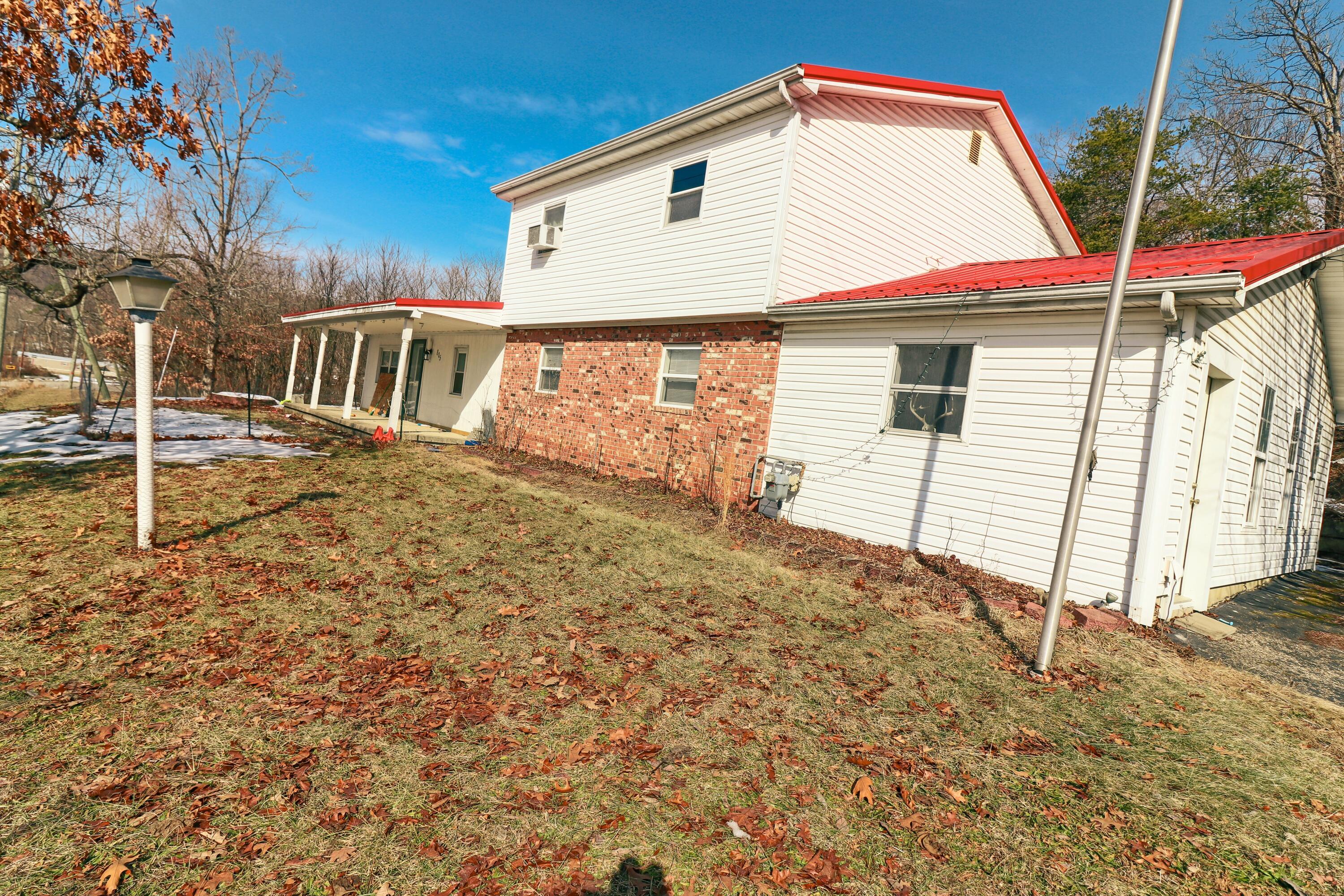 805 Calverts Lane Property Photo