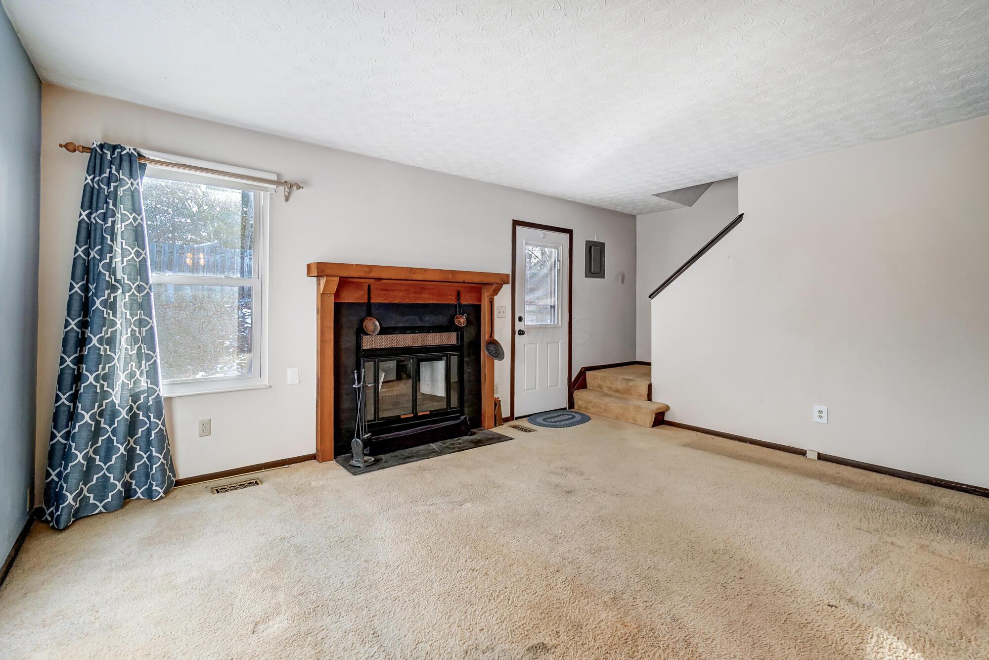 4196 Cherry Orchard Lane Property Photo 5