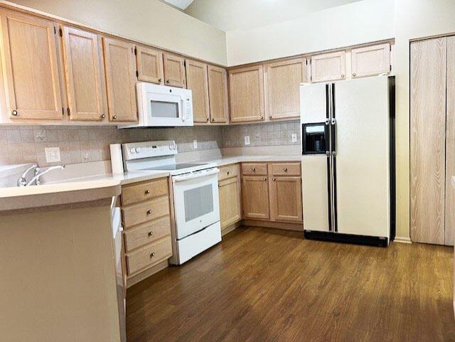 6363 Pinehurst Pointe Property Photo 9