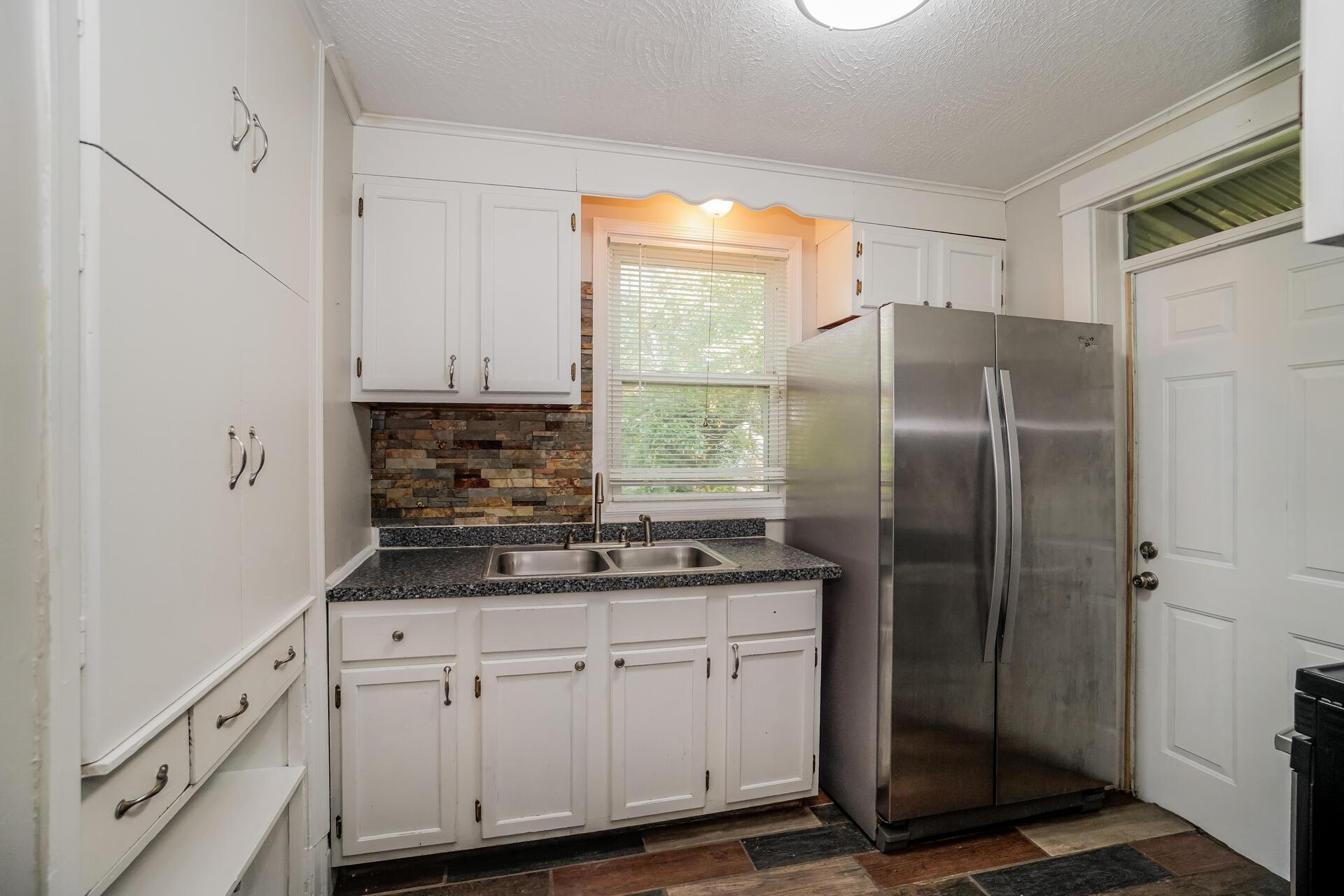 83 N Burgess Avenue Property Photo 6