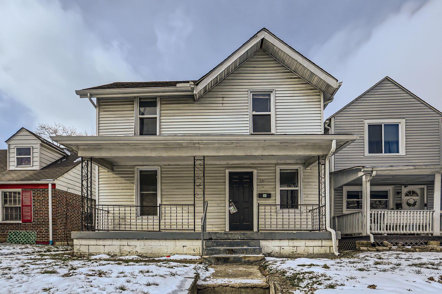 321 S Oakley Avenue Property Photo 1