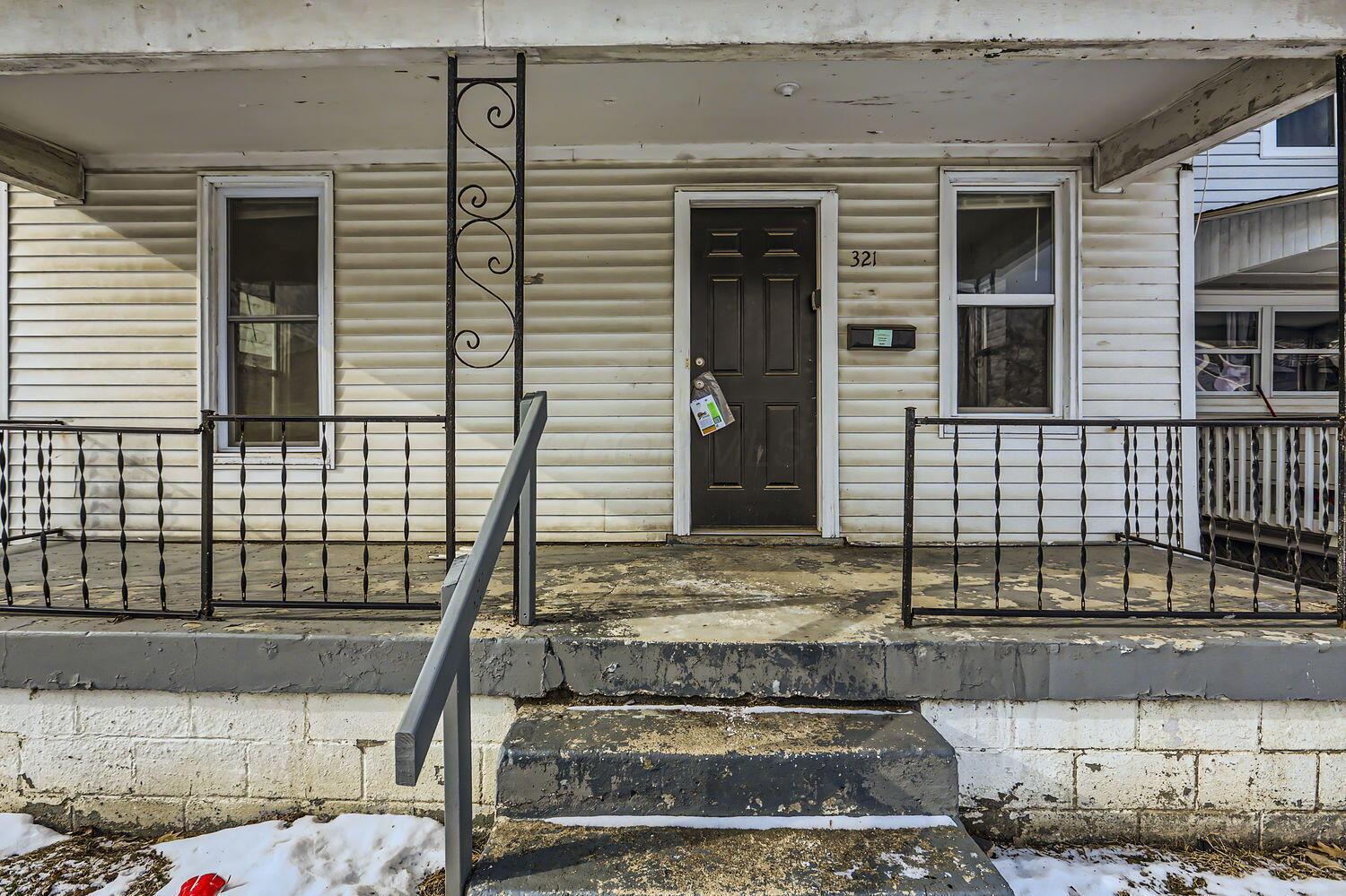 321 S Oakley Avenue Property Photo 2