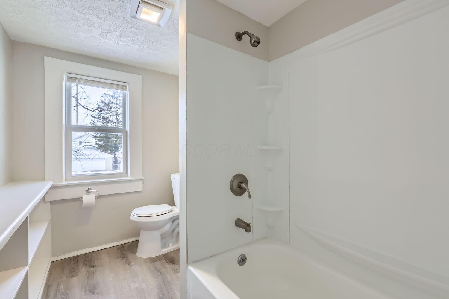 321 S Oakley Avenue Property Photo 7