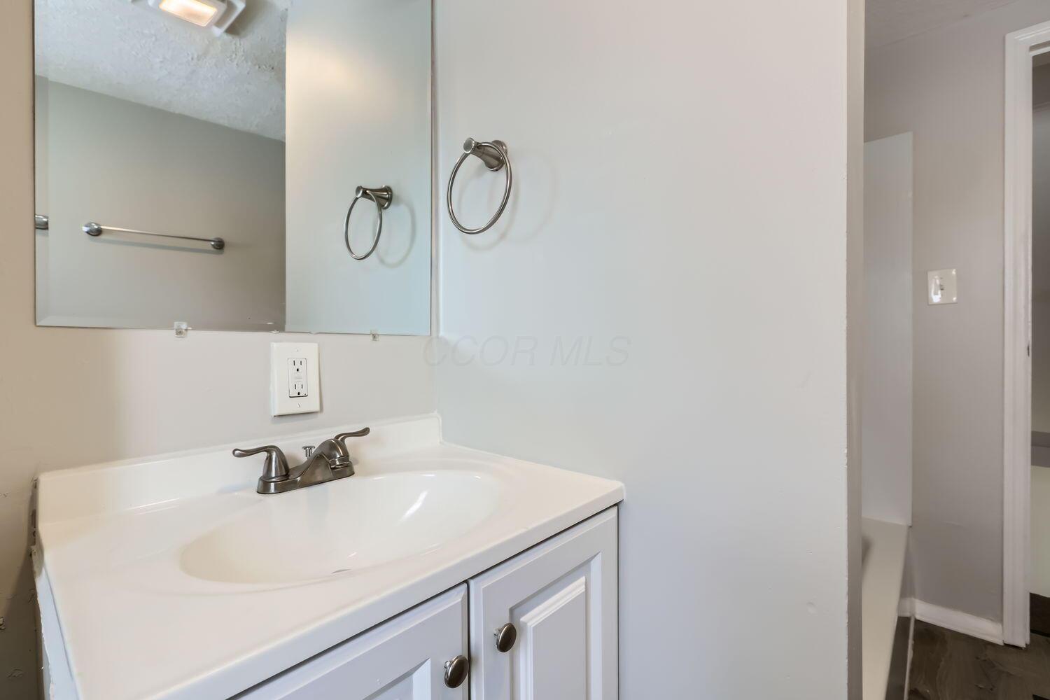 321 S Oakley Avenue Property Photo 8