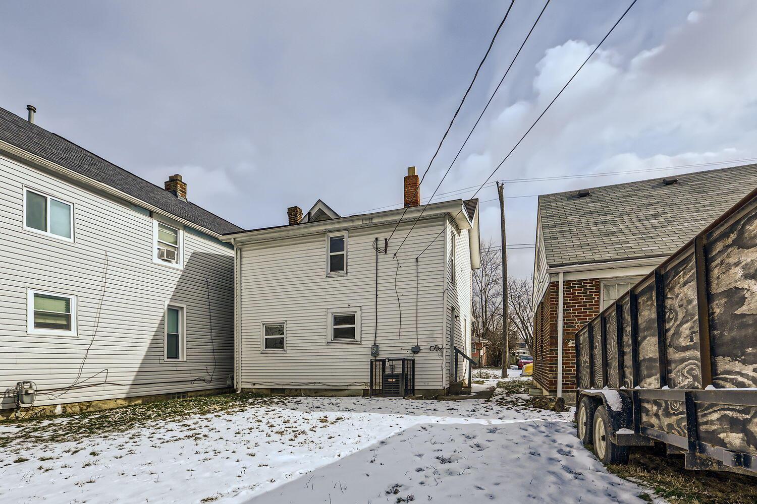 321 S Oakley Avenue Property Photo 10