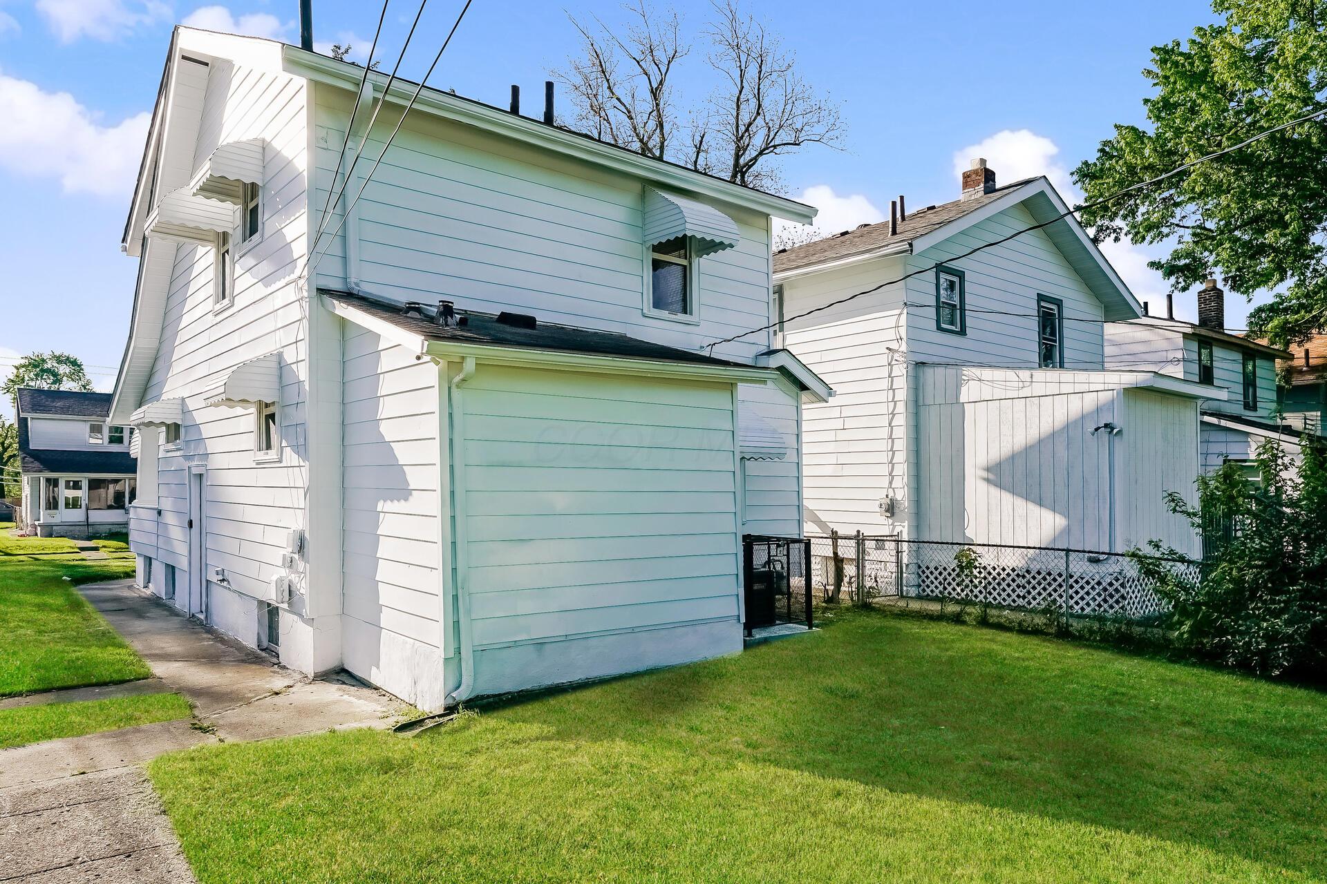 723 S Richardson Avenue Property Photo 15