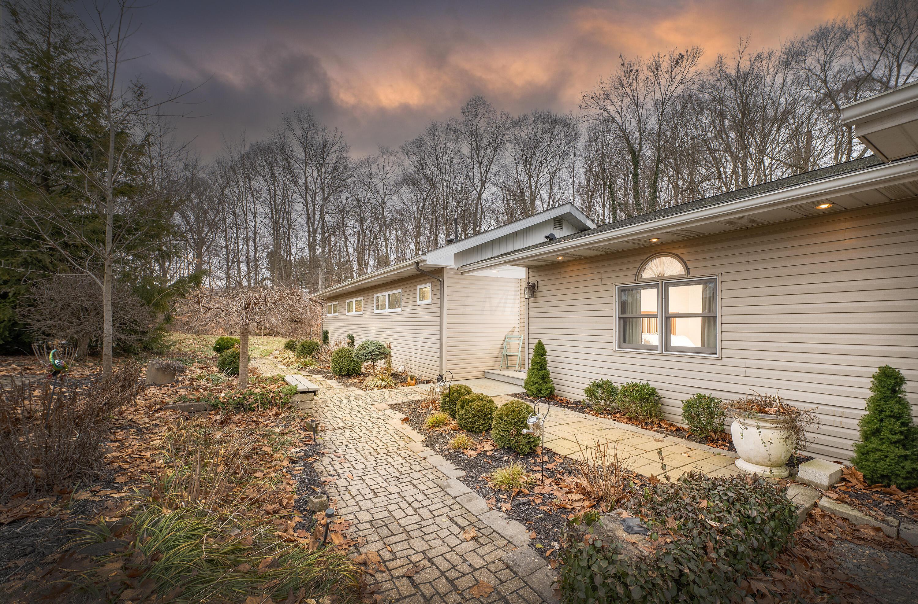 20860 Newcastle Road Property Photo 4