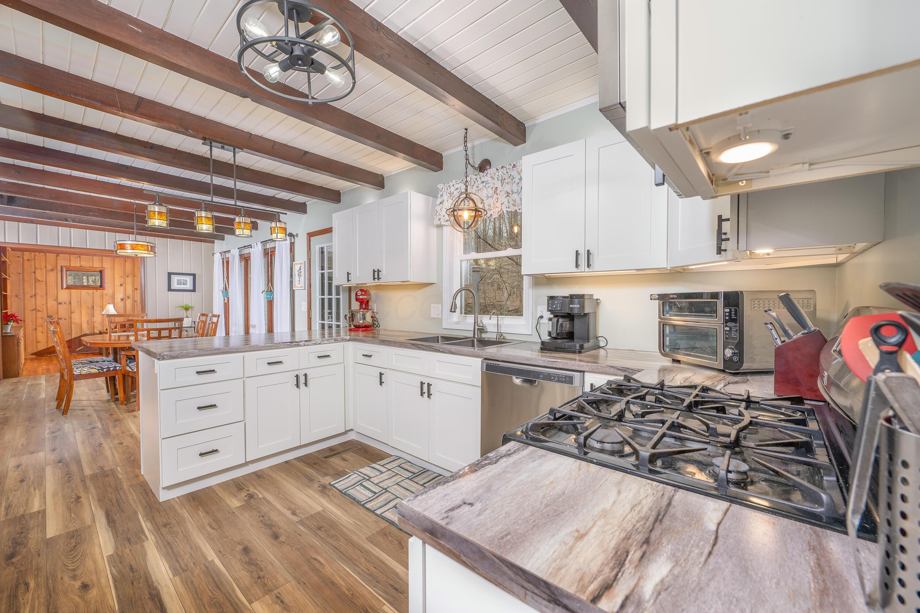 20860 Newcastle Road Property Photo 10
