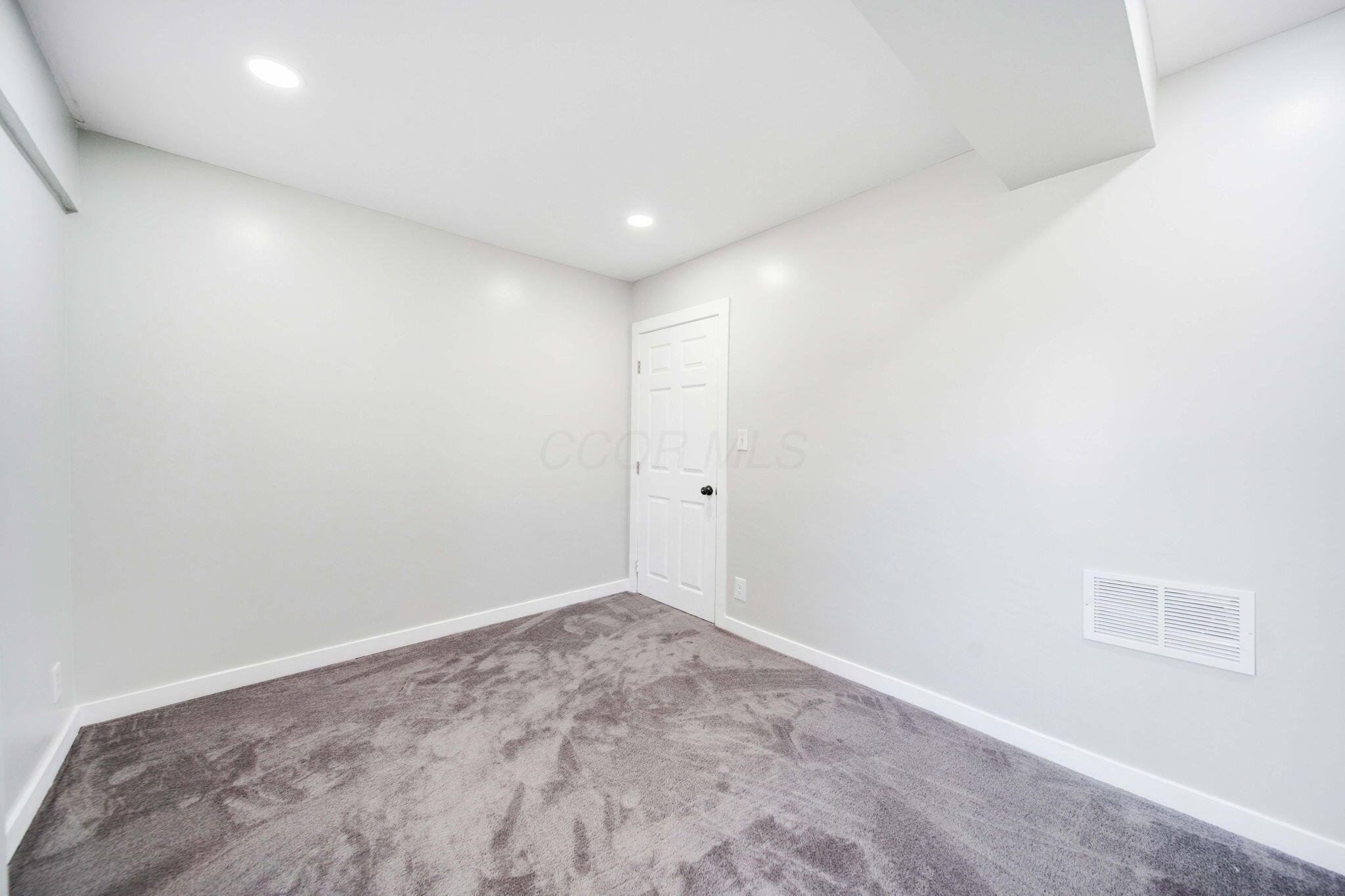 1888 Walnut Alley Property Photo 22