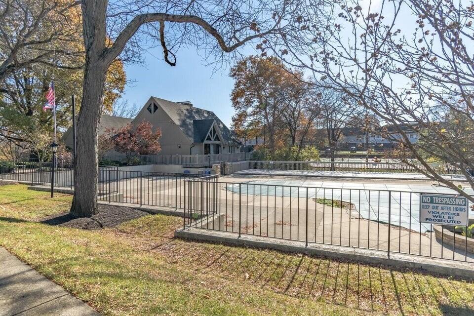 655 Providence Avenue, E Property Photo 37