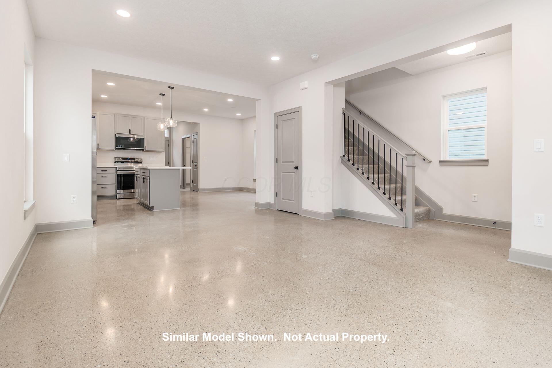 128 N Central Avenue Property Photo 8