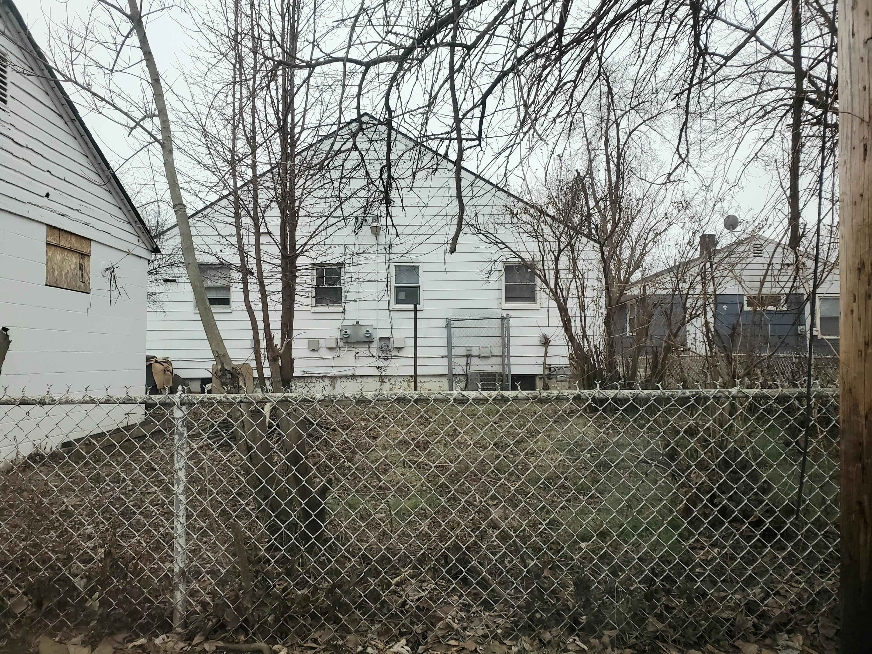 1496-1498 E 22nd Avenue Property Photo 4