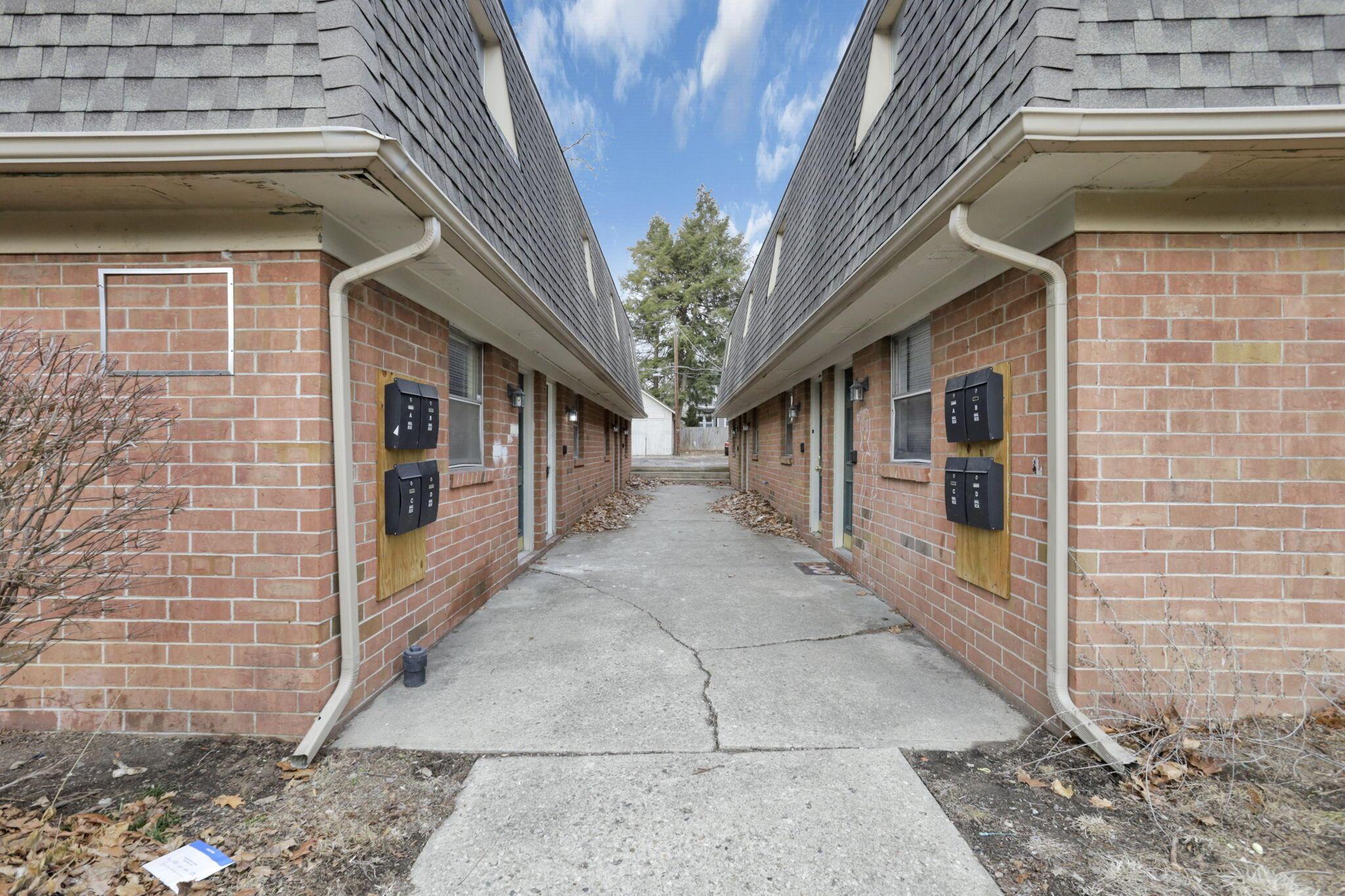 370-376 E Northwood Avenue Property Photo 5