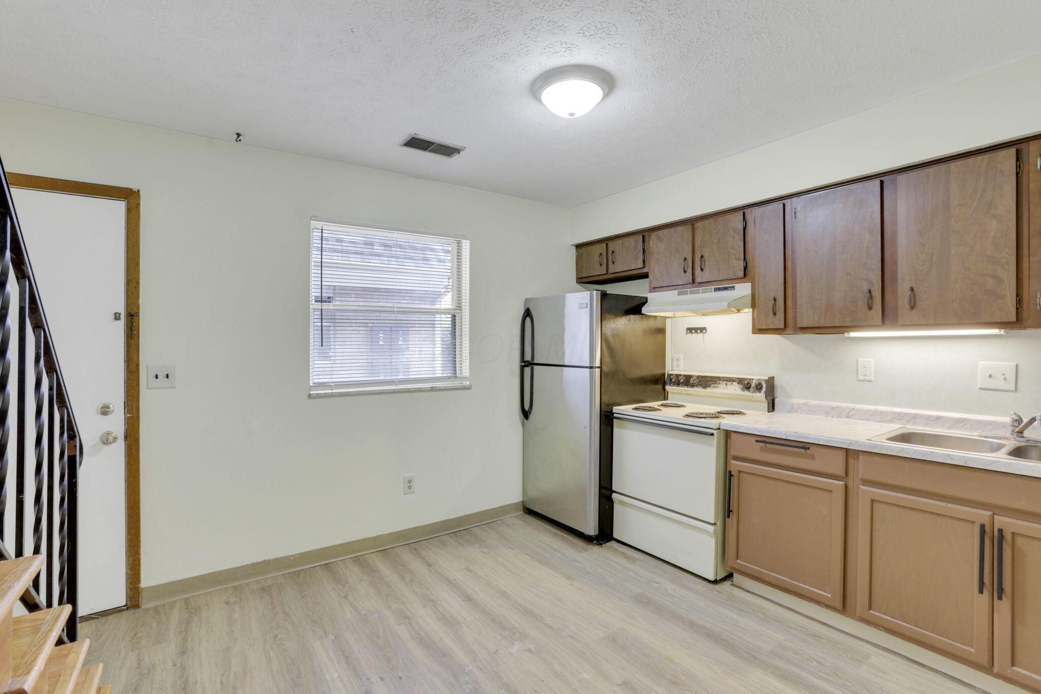 370-376 E Northwood Avenue Property Photo 11