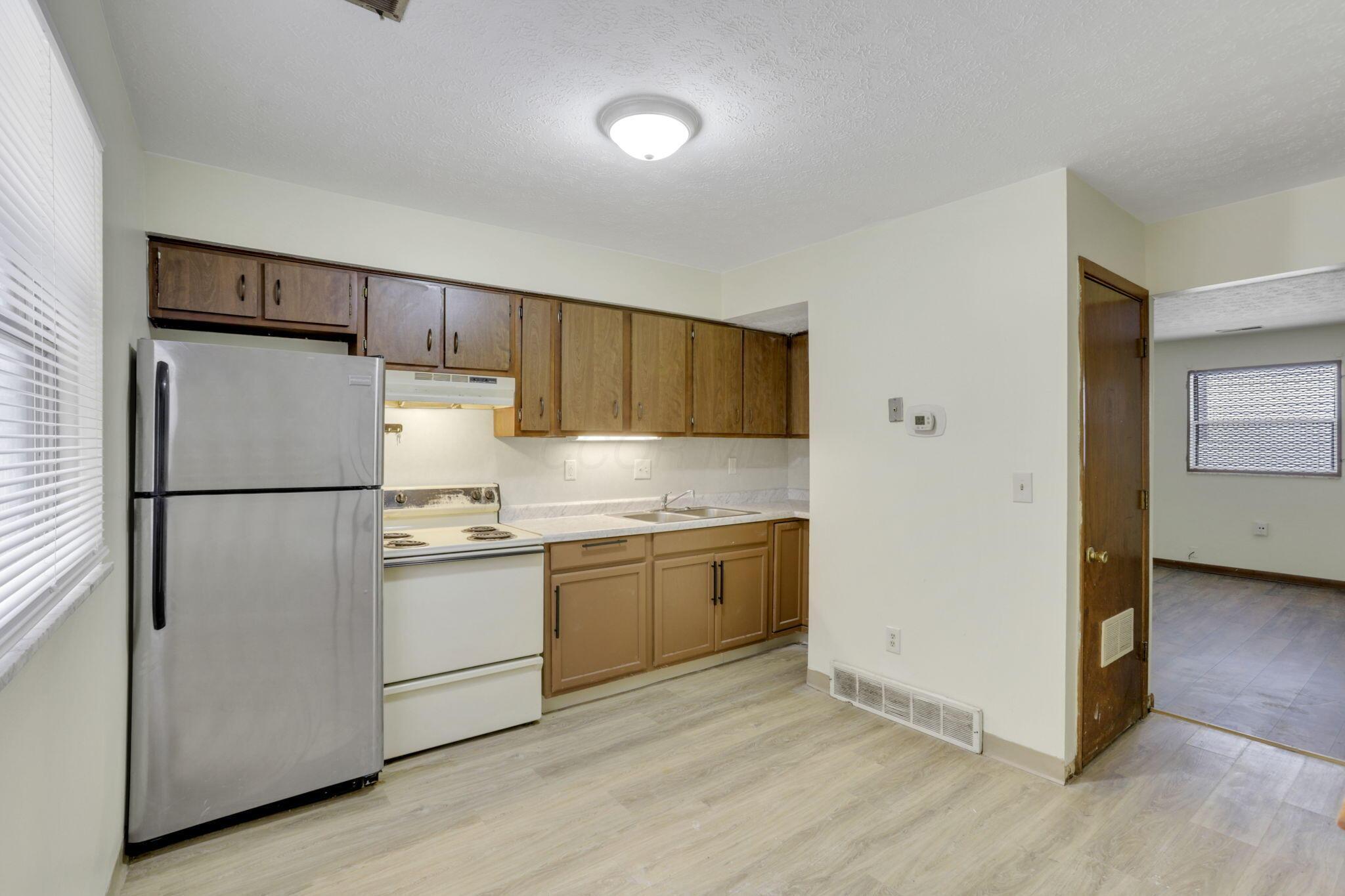 370-376 E Northwood Avenue Property Photo 12