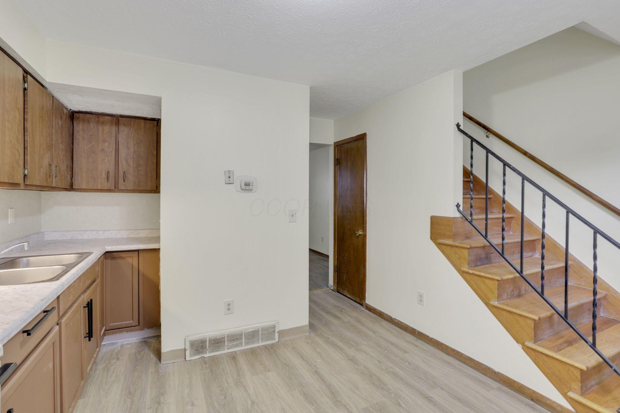 370-376 E Northwood Avenue Property Photo 13