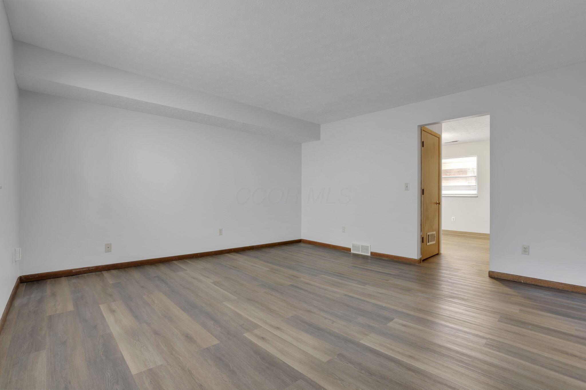 370-376 E Northwood Avenue Property Photo 32