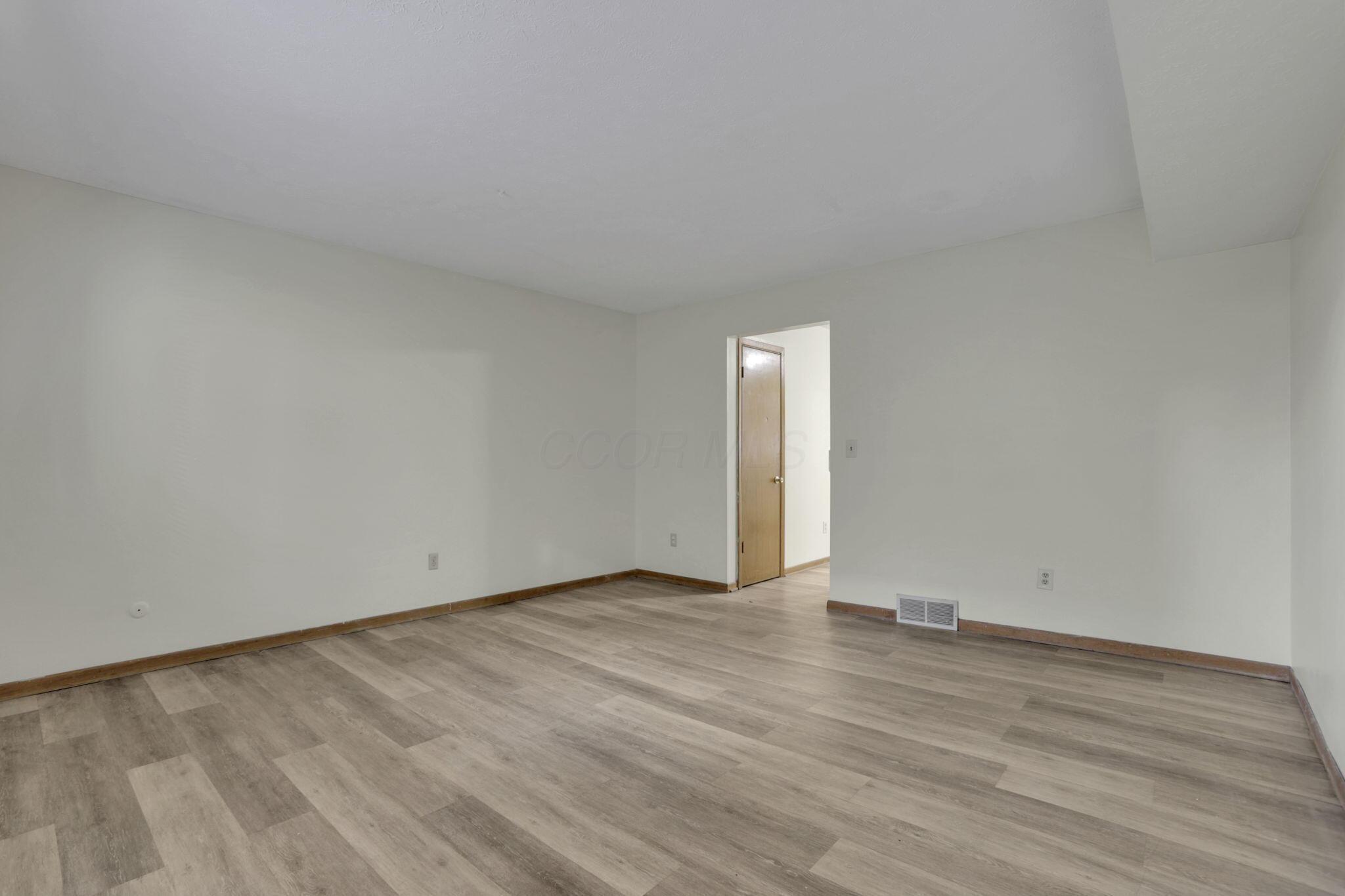370-376 E Northwood Avenue Property Photo 49